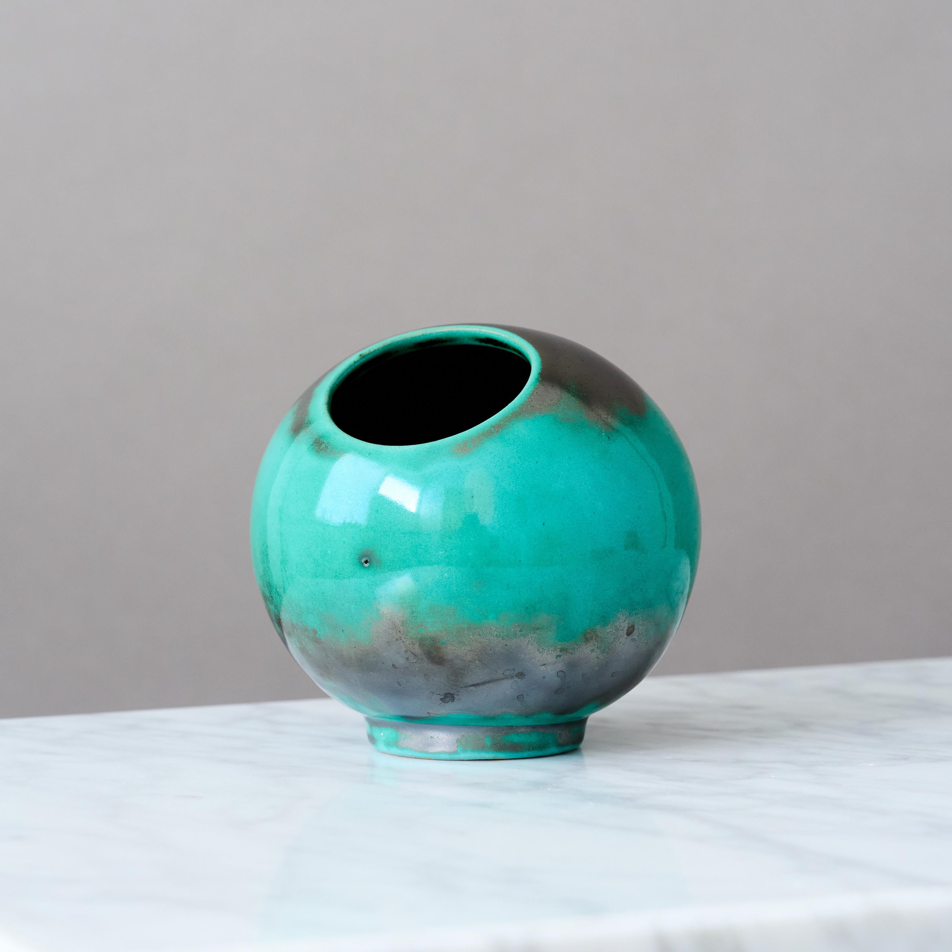 Glazed Green Ceramic Art Deco Globe Vase by Anna-Lisa Thomson, St Eriks, Sweden, 1930s. For Sale