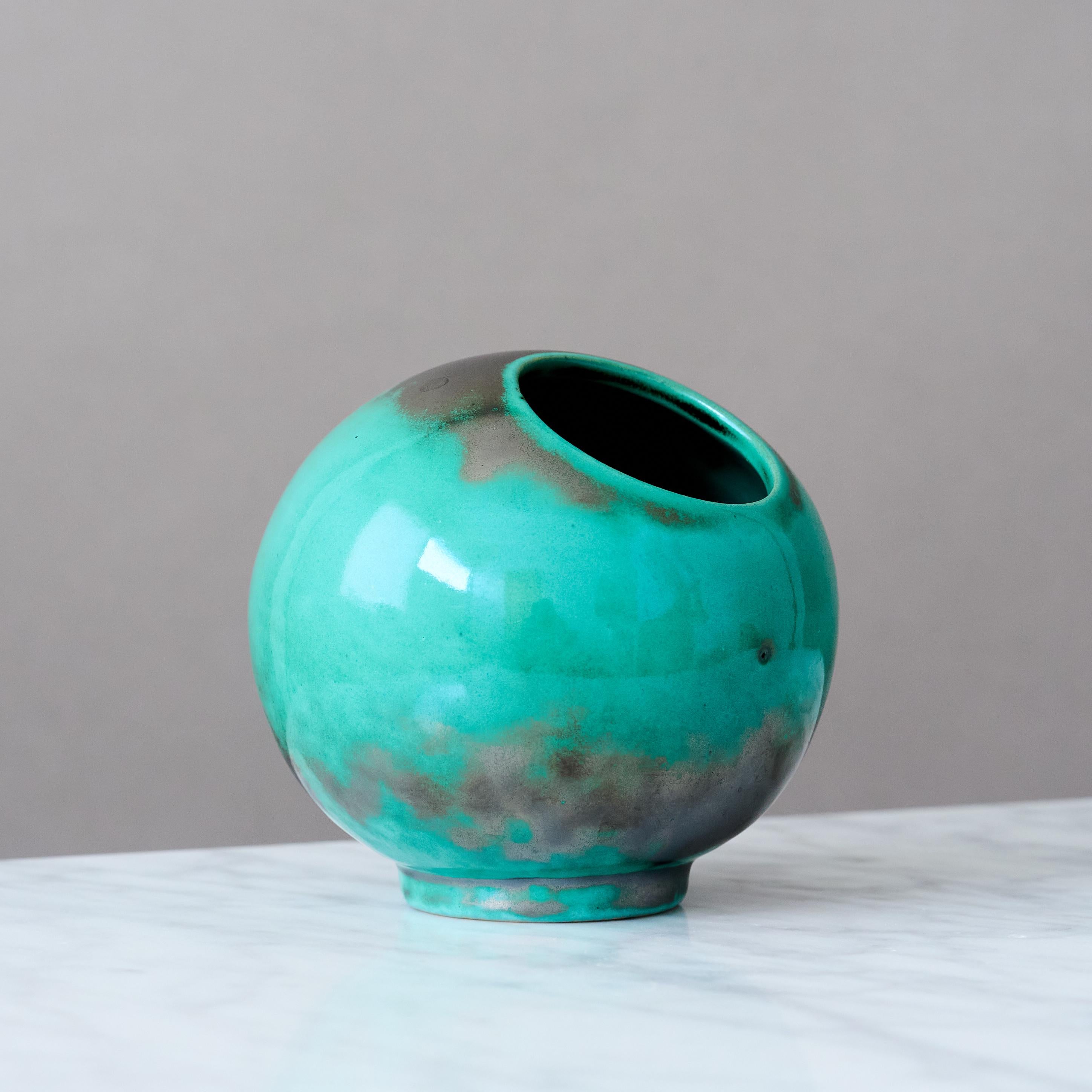 Green Ceramic Art Deco Globe Vase by Anna-Lisa Thomson, St Eriks, Sweden, 1930s. For Sale 1