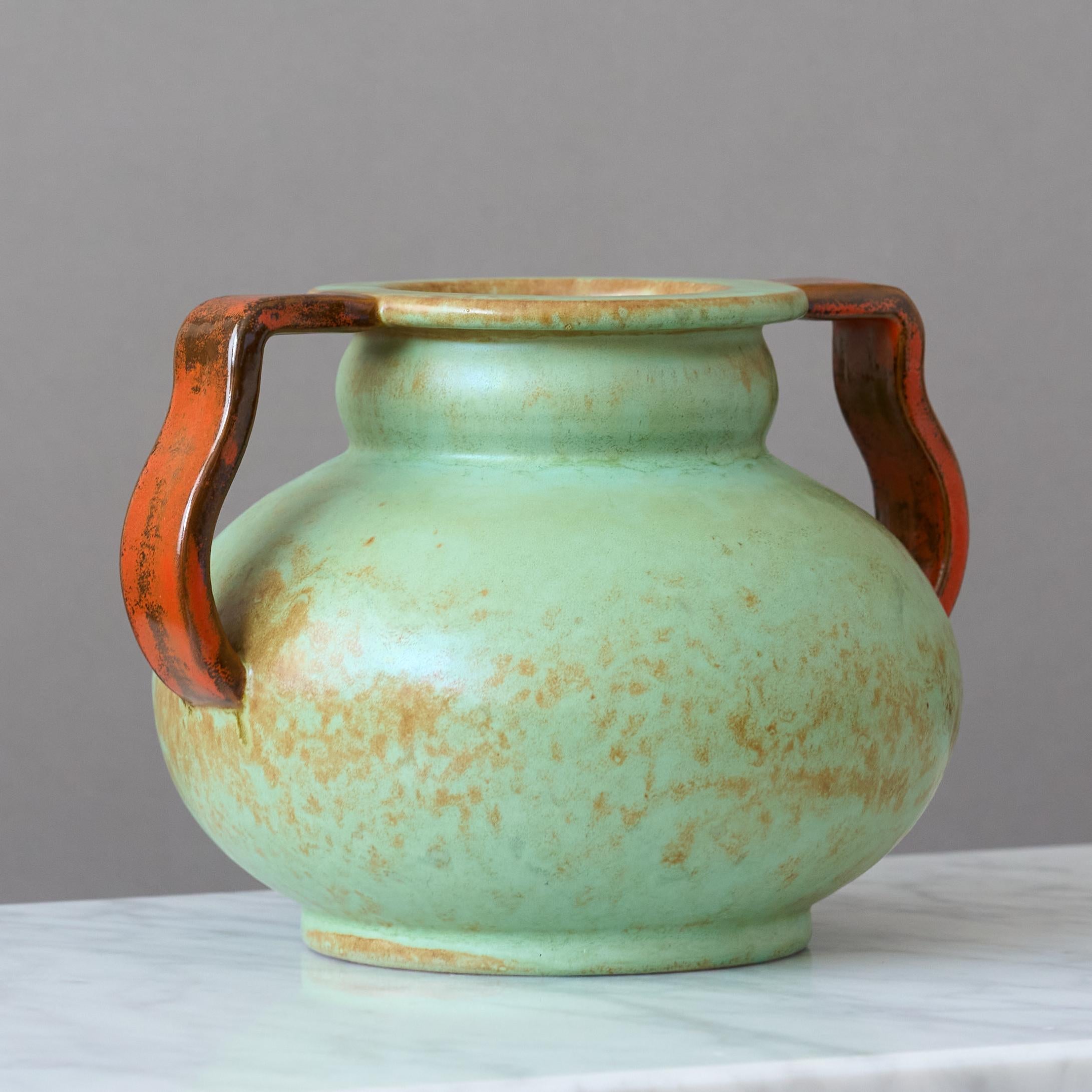 Suédois Vase Art Deco en céramique verte par Andersson & Johansson, Höganäs, Suède, années 1930 en vente