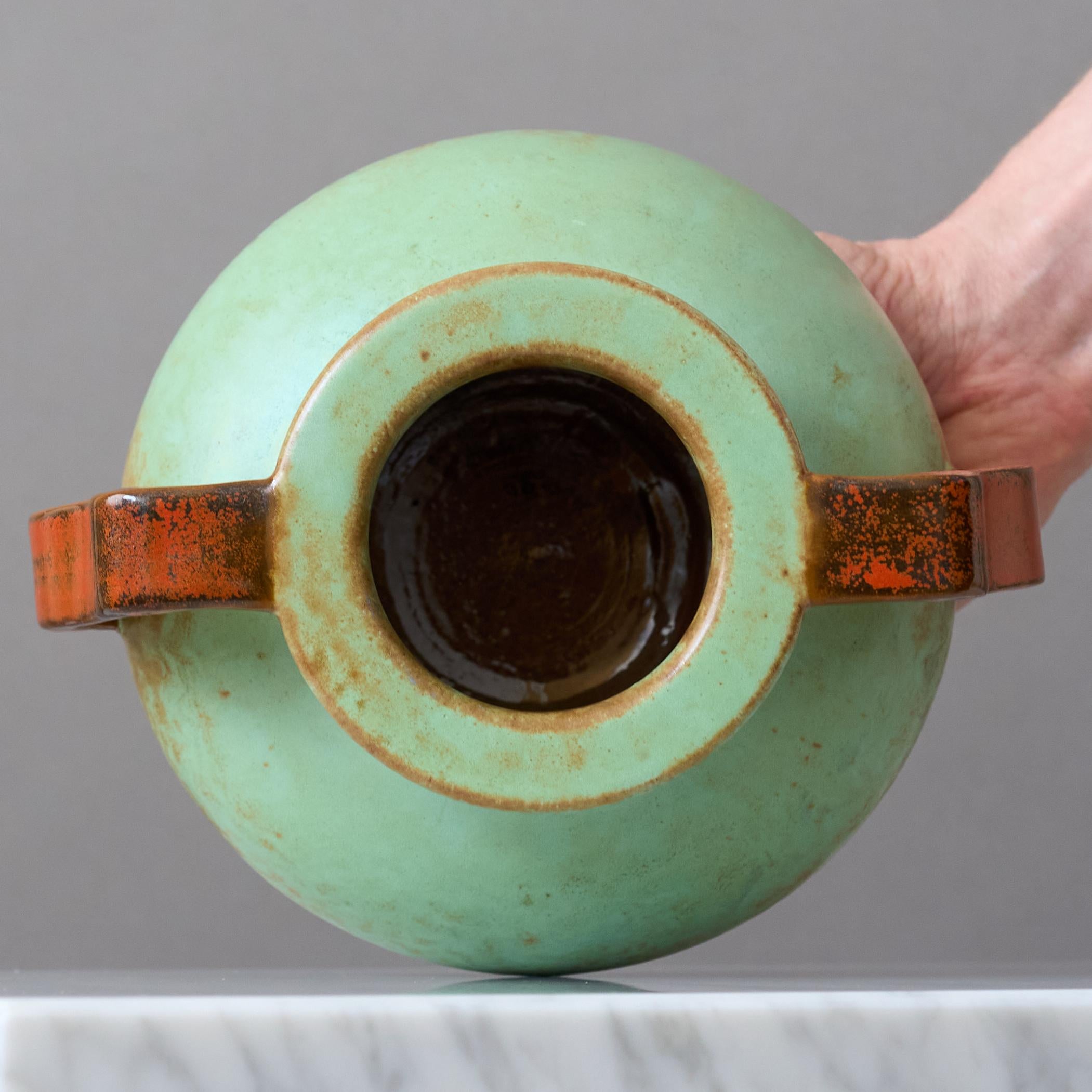 Vernissé Vase Art Deco en céramique verte par Andersson & Johansson, Höganäs, Suède, années 1930 en vente