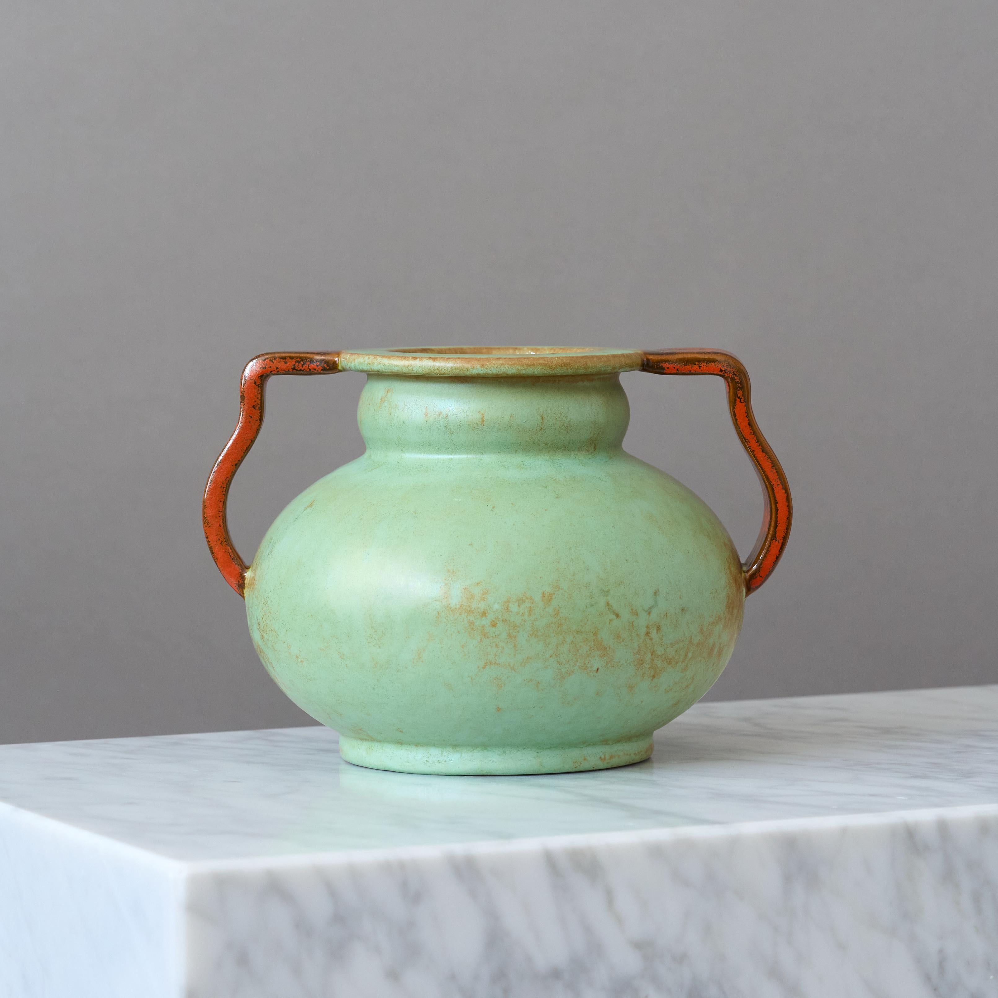 Vase Art Deco en céramique verte par Andersson & Johansson, Höganäs, Suède, années 1930 Bon état - En vente à Malmö, SE