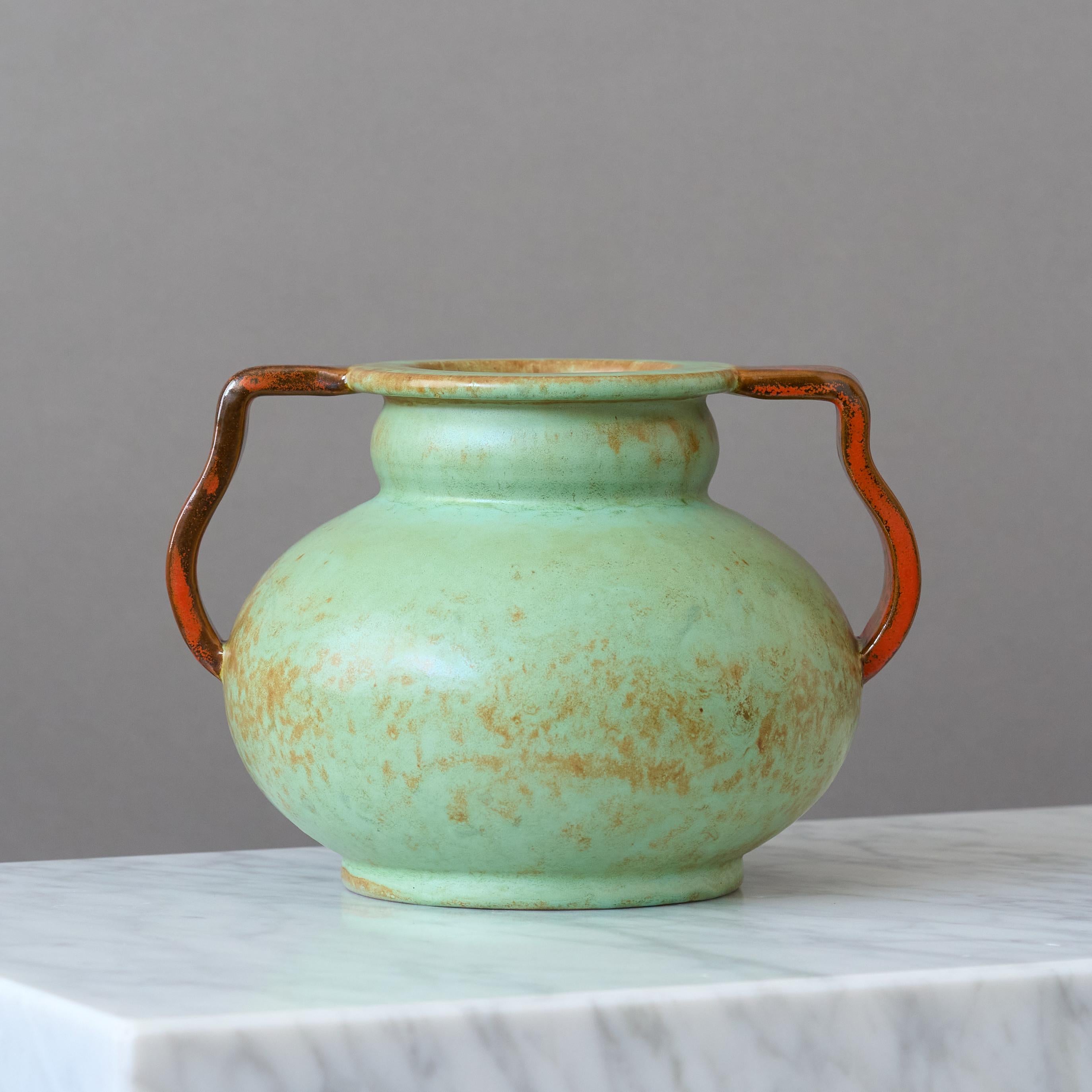 Céramique Vase Art Deco en céramique verte par Andersson & Johansson, Höganäs, Suède, années 1930 en vente