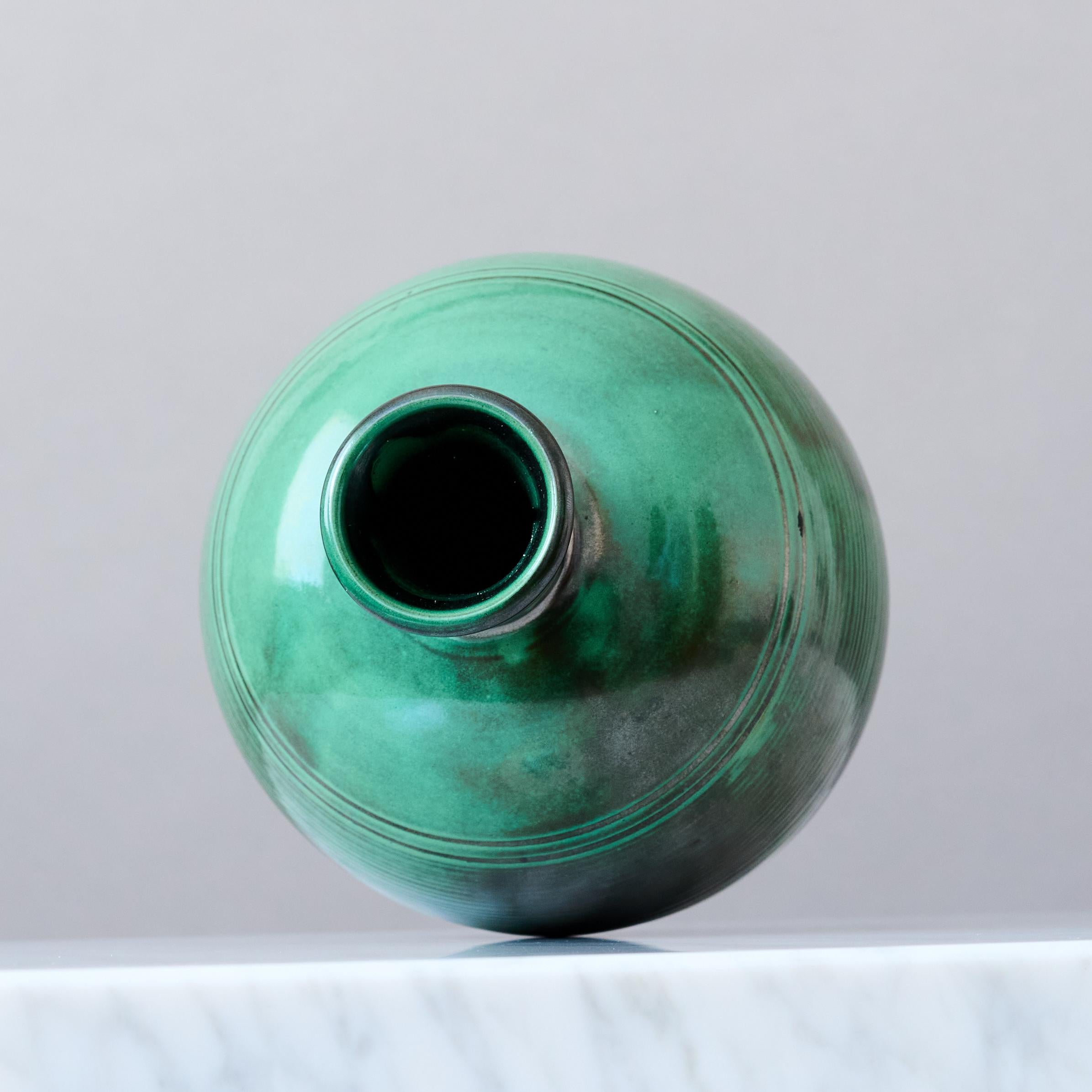 Vaso Art Deco in ceramica verde di Anna-Lisa Thomson per Upsala Ekeby, Svezia 1930. in vendita 1