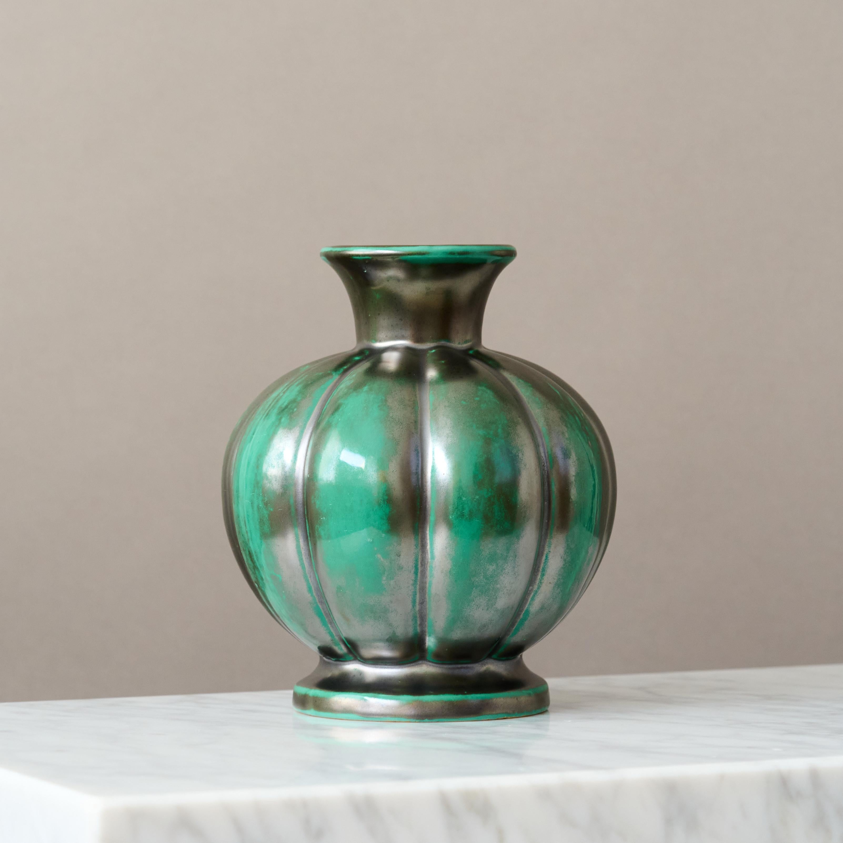 Ceramica Vaso Art Deco in ceramica verde di Anna-Lisa Thomson, St Eriks, Svezia, anni '30. in vendita