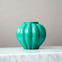 Vase en céramique verte de style Art déco par Anna-Lisa Thomson. Upsala Ekeby, Suède, années 1930