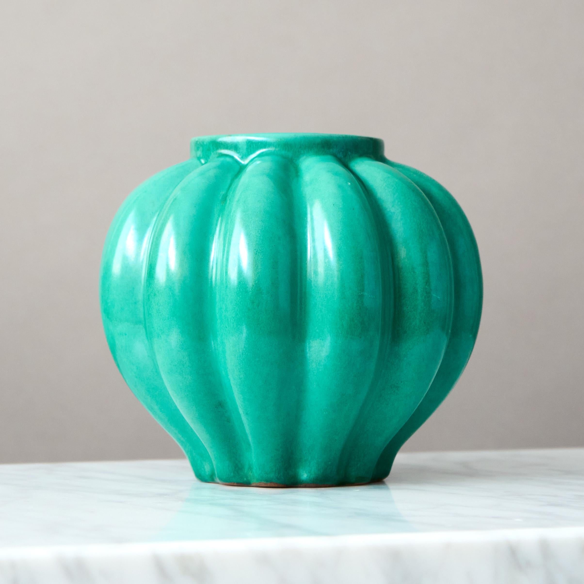 Green Ceramic Art Deco Vase by Anna-Lisa Thomson. Upsala Ekeby, Sweden, 1930s In Good Condition For Sale In Malmö, SE