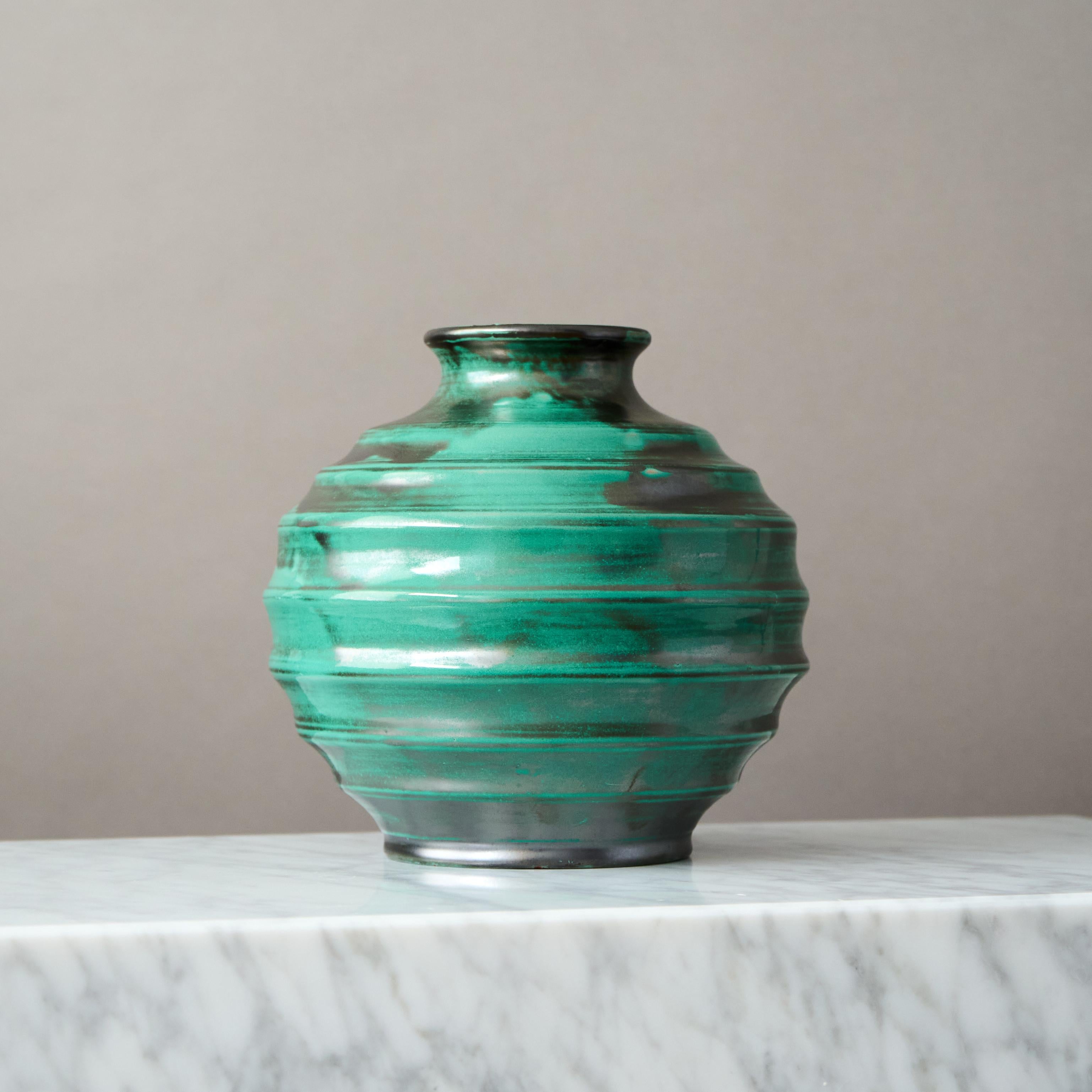 Green Ceramic Art Deco Vase by Upsala Ekeby, Sweden, 1930s In Good Condition For Sale In Malmö, SE