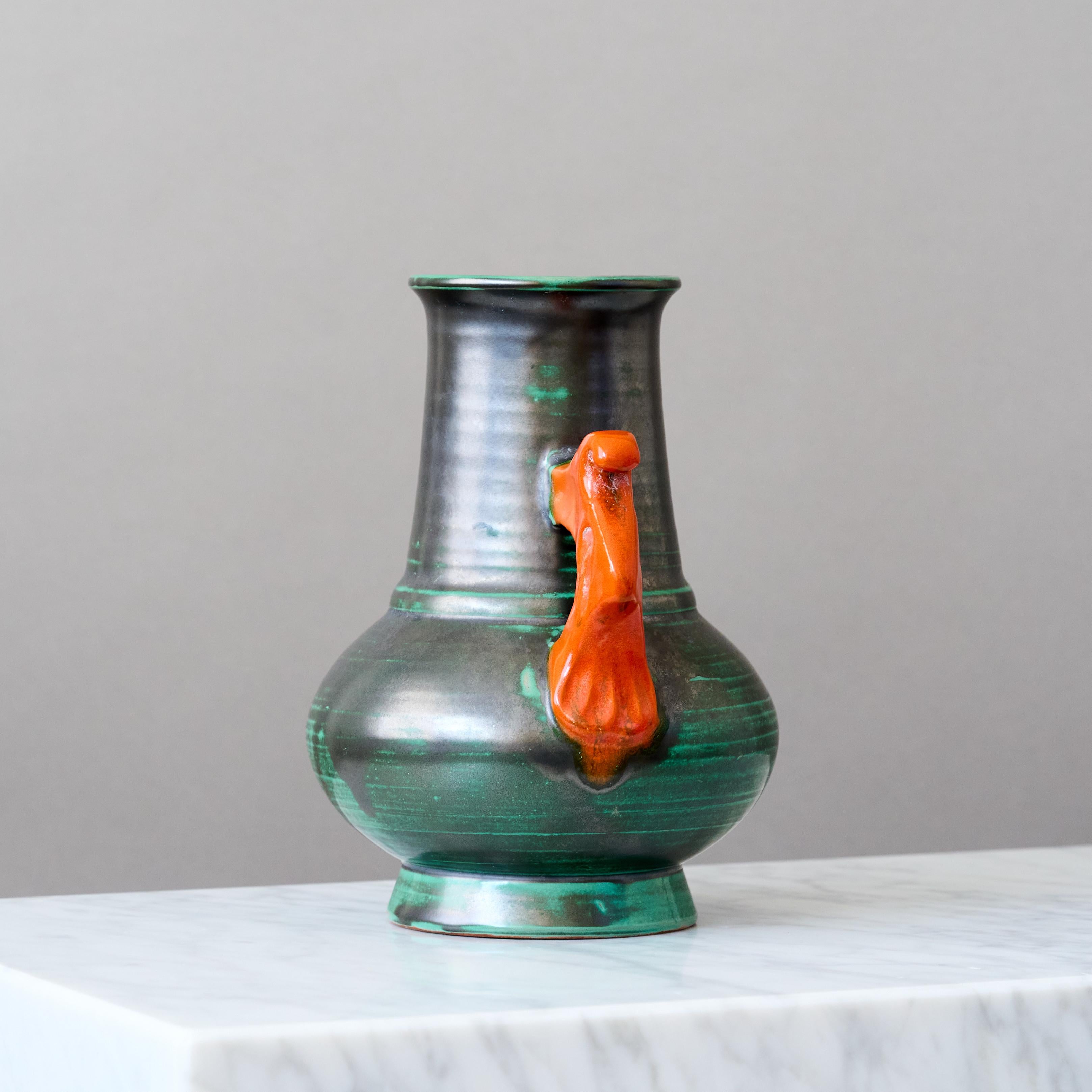 Vernissé Vase Artful Green en céramique Art Deco par Upsala Ekeby, Suède, années 1930 en vente