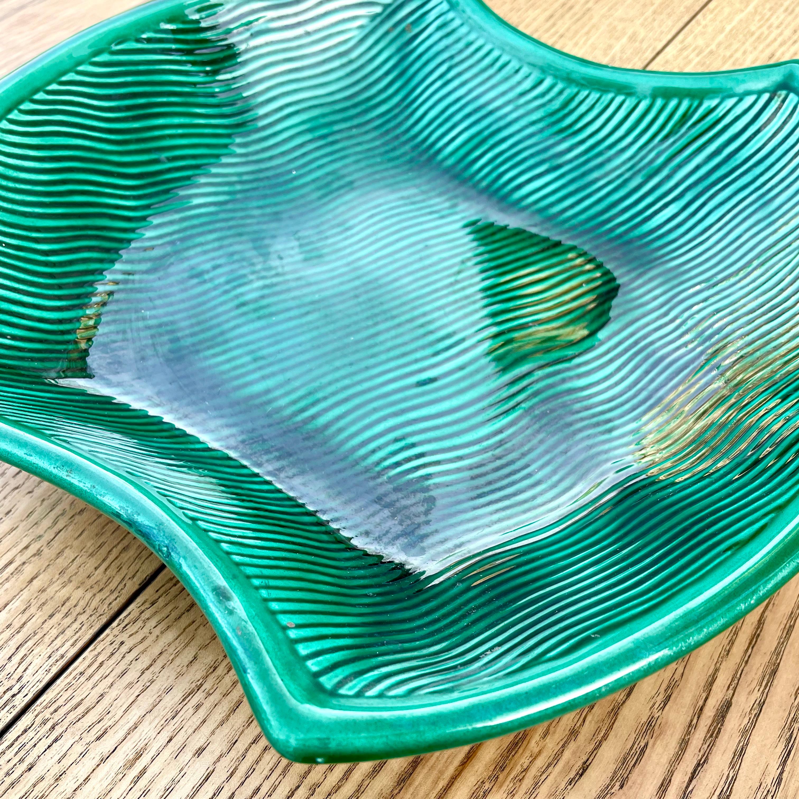 Green ceramic bowl from Vallauris, France, 1960s In Excellent Condition For Sale In PARIS, FR