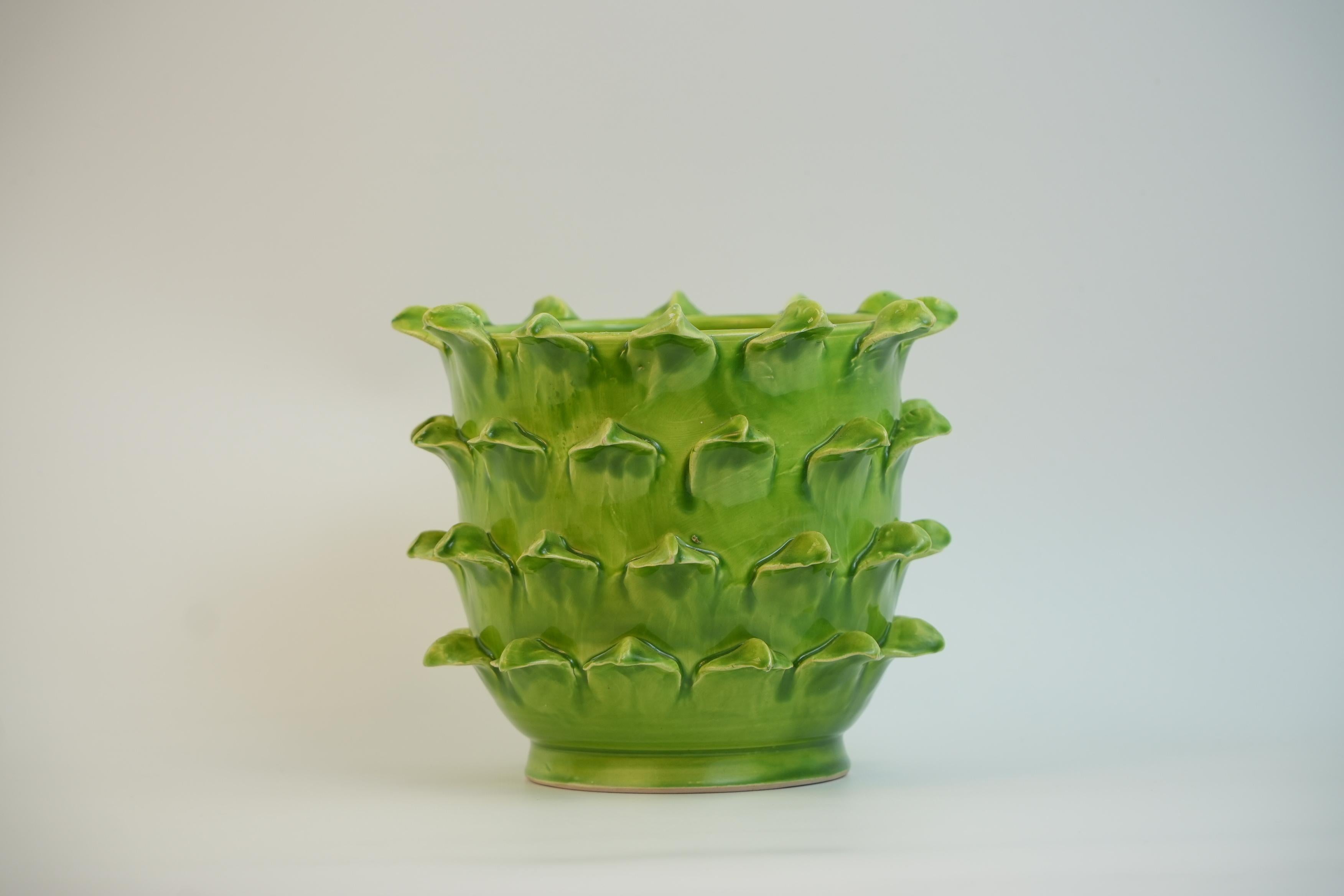 Cache pot en céramique verte à décor de feuilles par Jean Roger circa 1960 Excellent état - En vente à NICE, FR