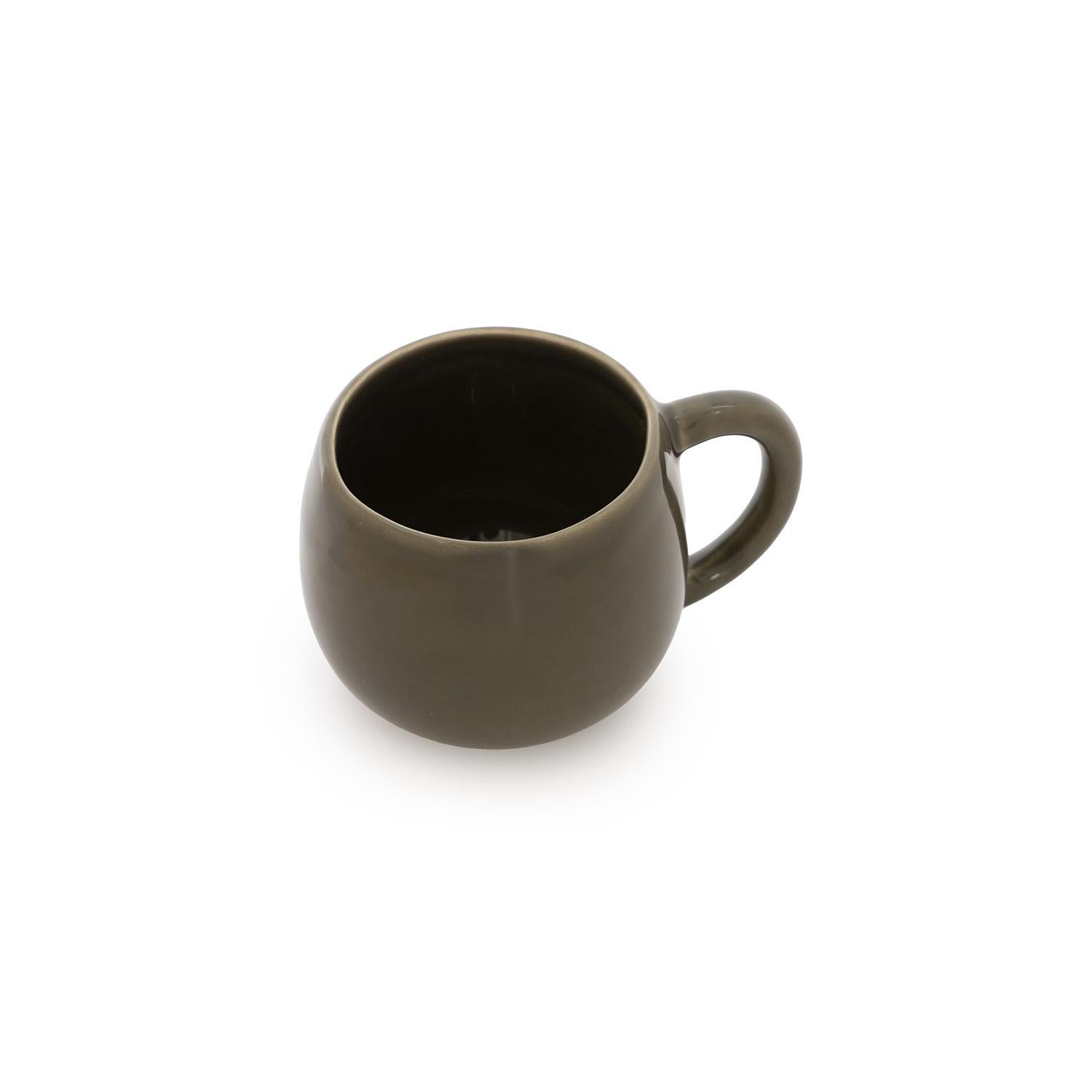 Als Teil unserer Keramik-Frühstückskapsel ist dieser Becher sowohl lustig als auch funktional. Sie ist mit einer hochglänzenden Glasur in Violett-, Braun- und Grüntönen veredelt und kann allein verwendet oder mit dem passenden Tablett und der