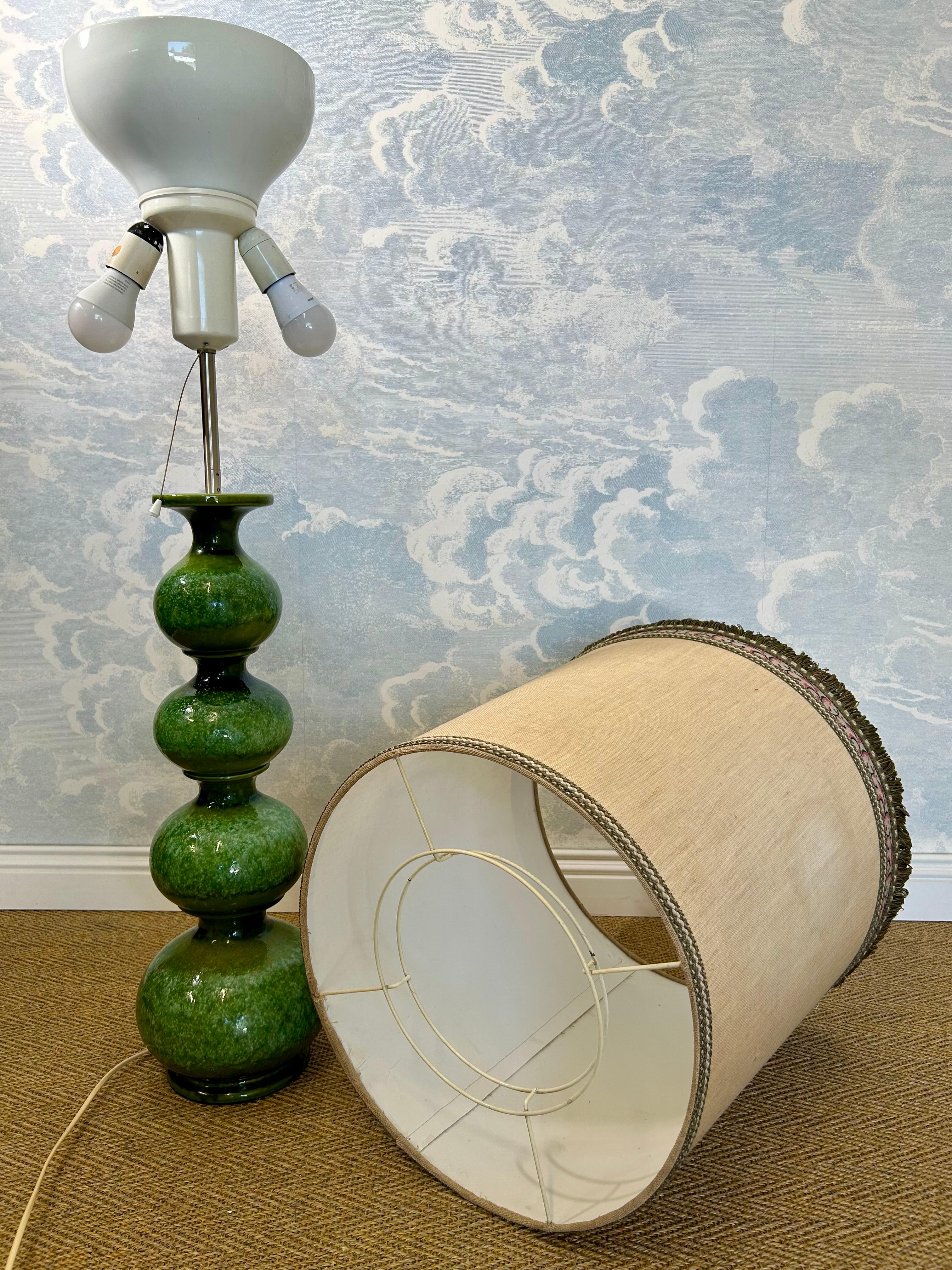Lampada da terra/da tavolo in ceramica verde, Kaiser Leuchten, Germania 1960s In condizioni buone in vendita a Cork, IE
