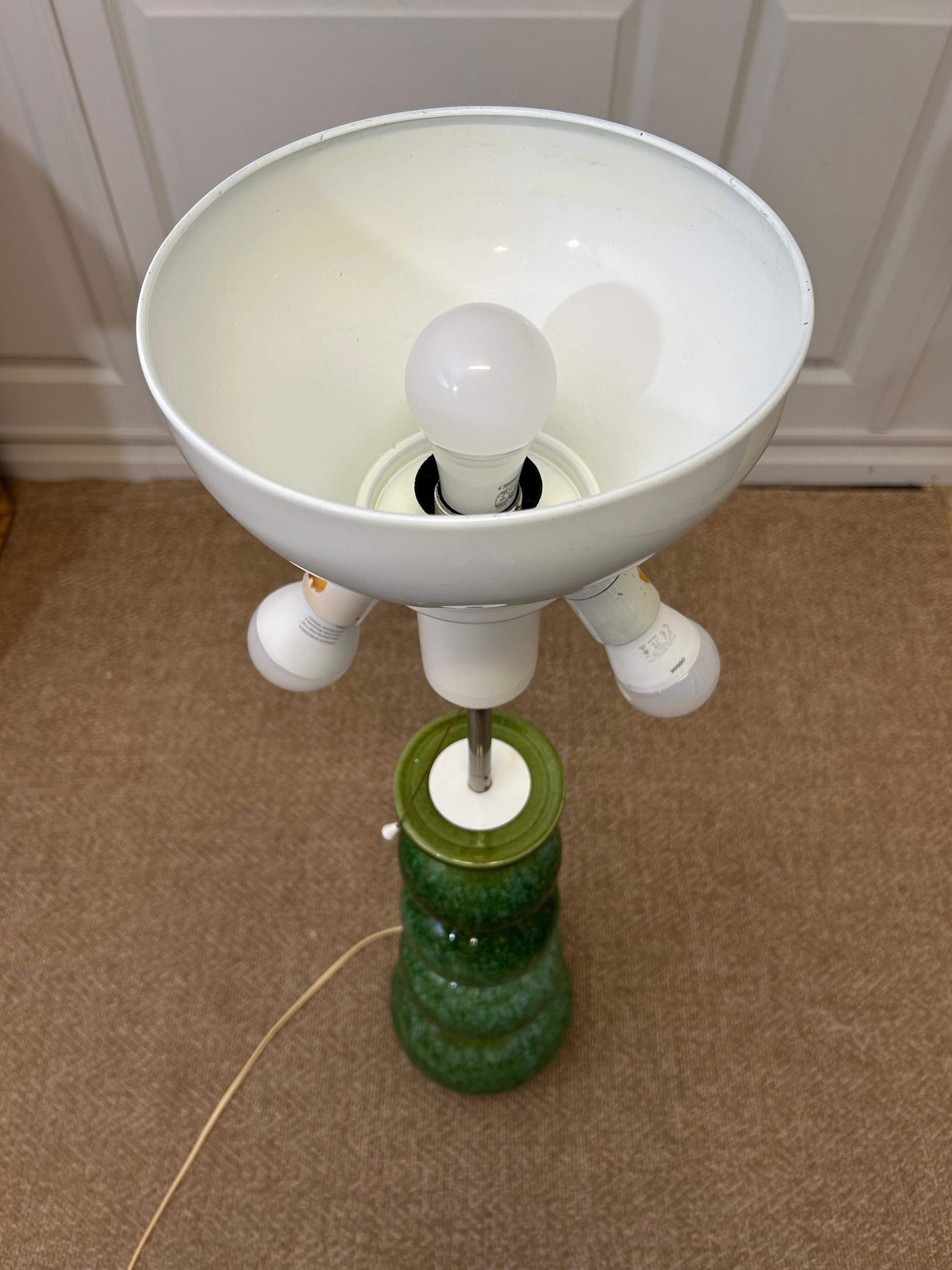 Metà XX secolo Lampada da terra/da tavolo in ceramica verde, Kaiser Leuchten, Germania 1960s in vendita