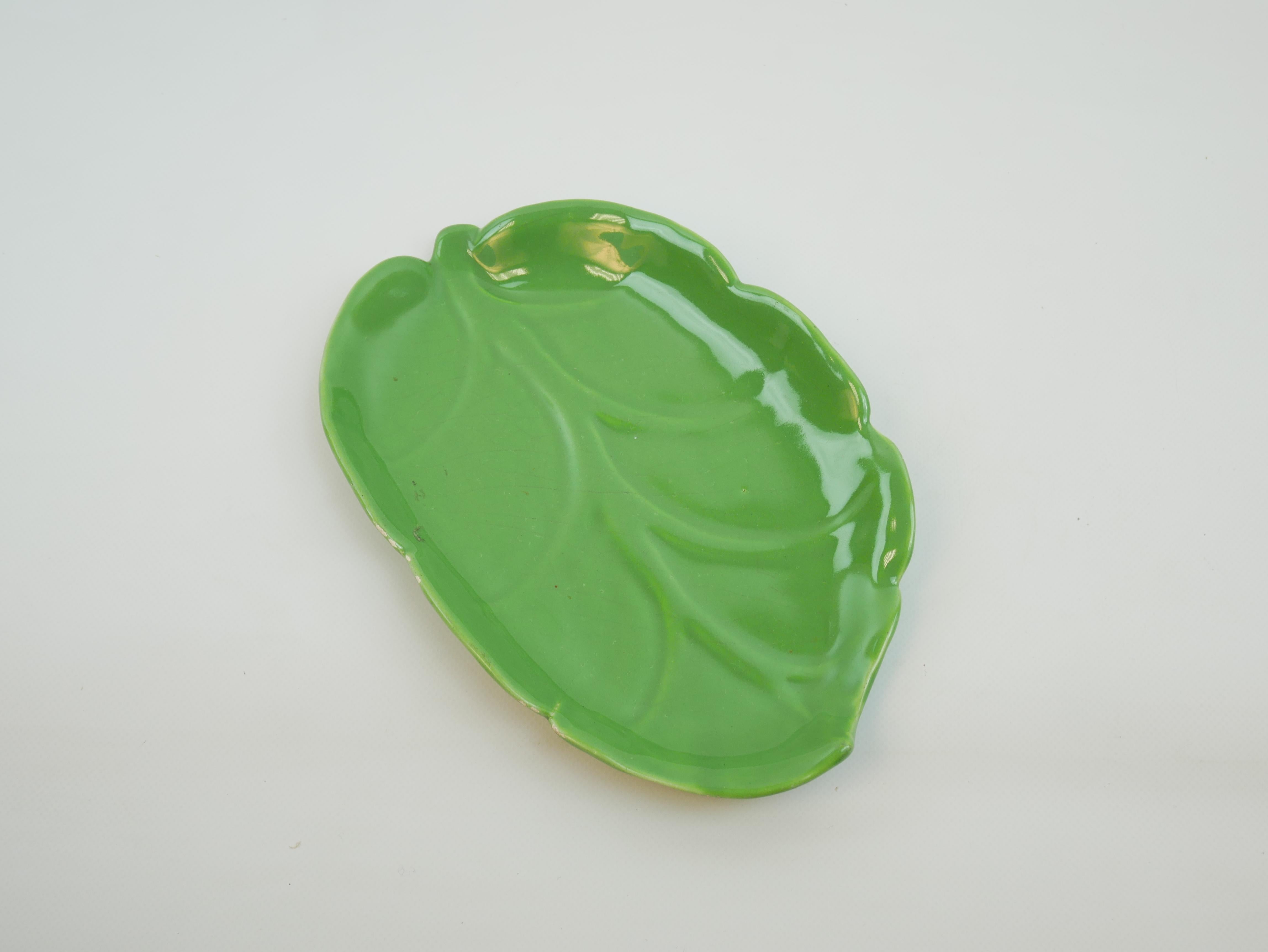 Ordenador de hojas de cerámica verde de Madoura Vallauris circa 1950 en venta 4