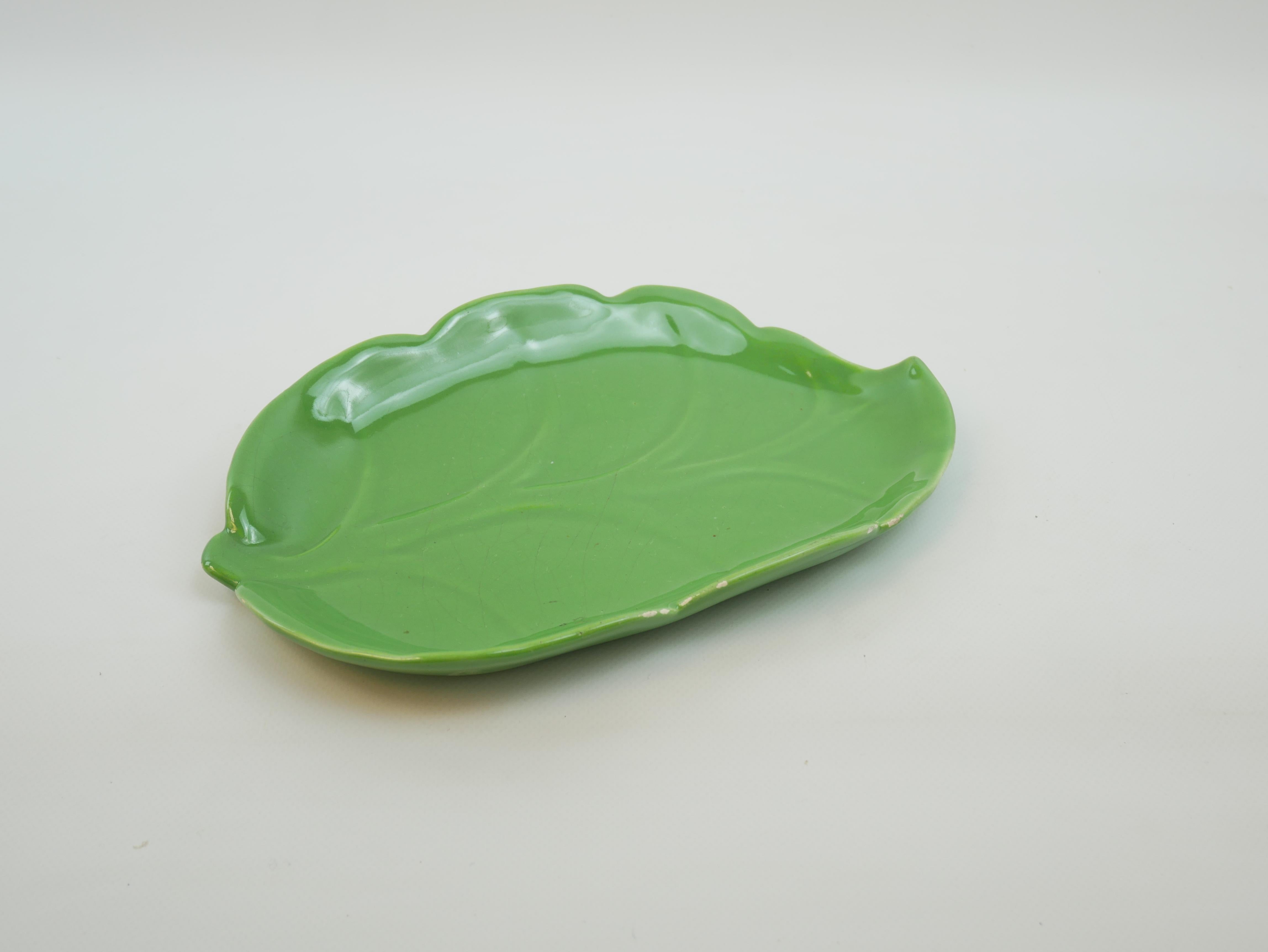 Ordenador de hojas de cerámica verde de Madoura Vallauris circa 1950 Moderno de mediados de siglo en venta