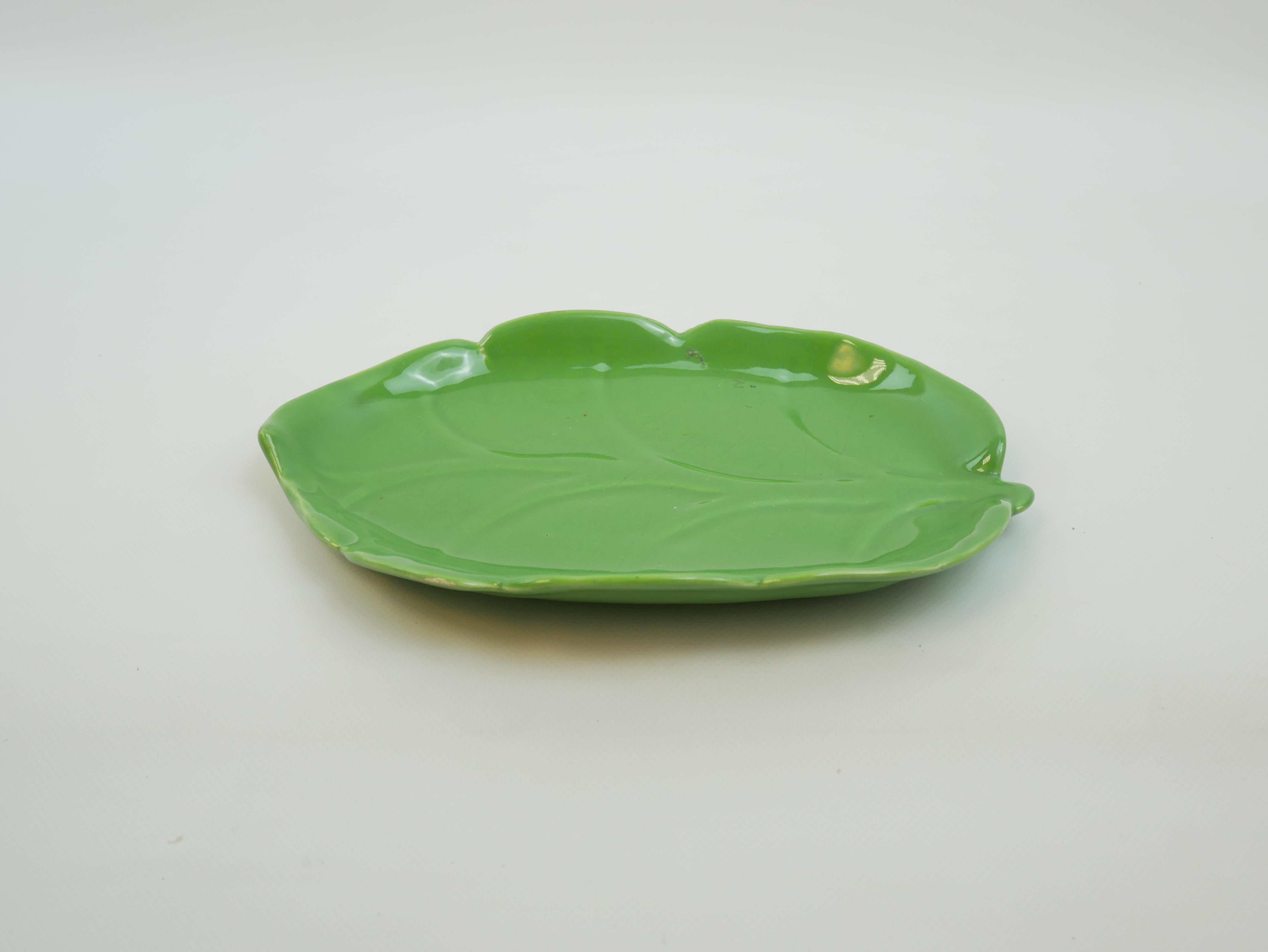 Ordenador de hojas de cerámica verde de Madoura Vallauris circa 1950 Cerámico en venta