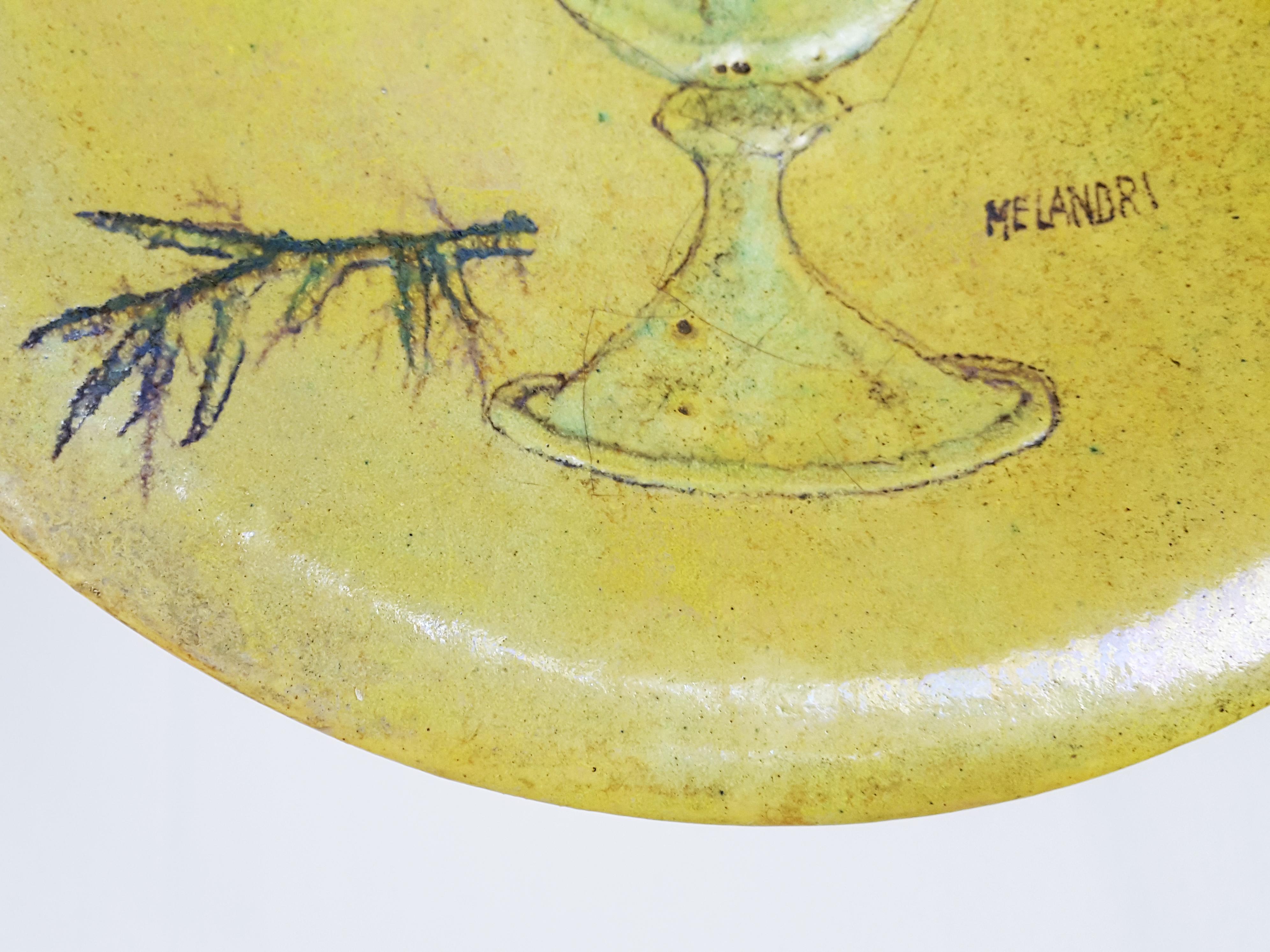 Peint à la main Assiette décorative en céramique verte moderne du milieu du siècle dernier de P. Melandri avec nature morte en vente