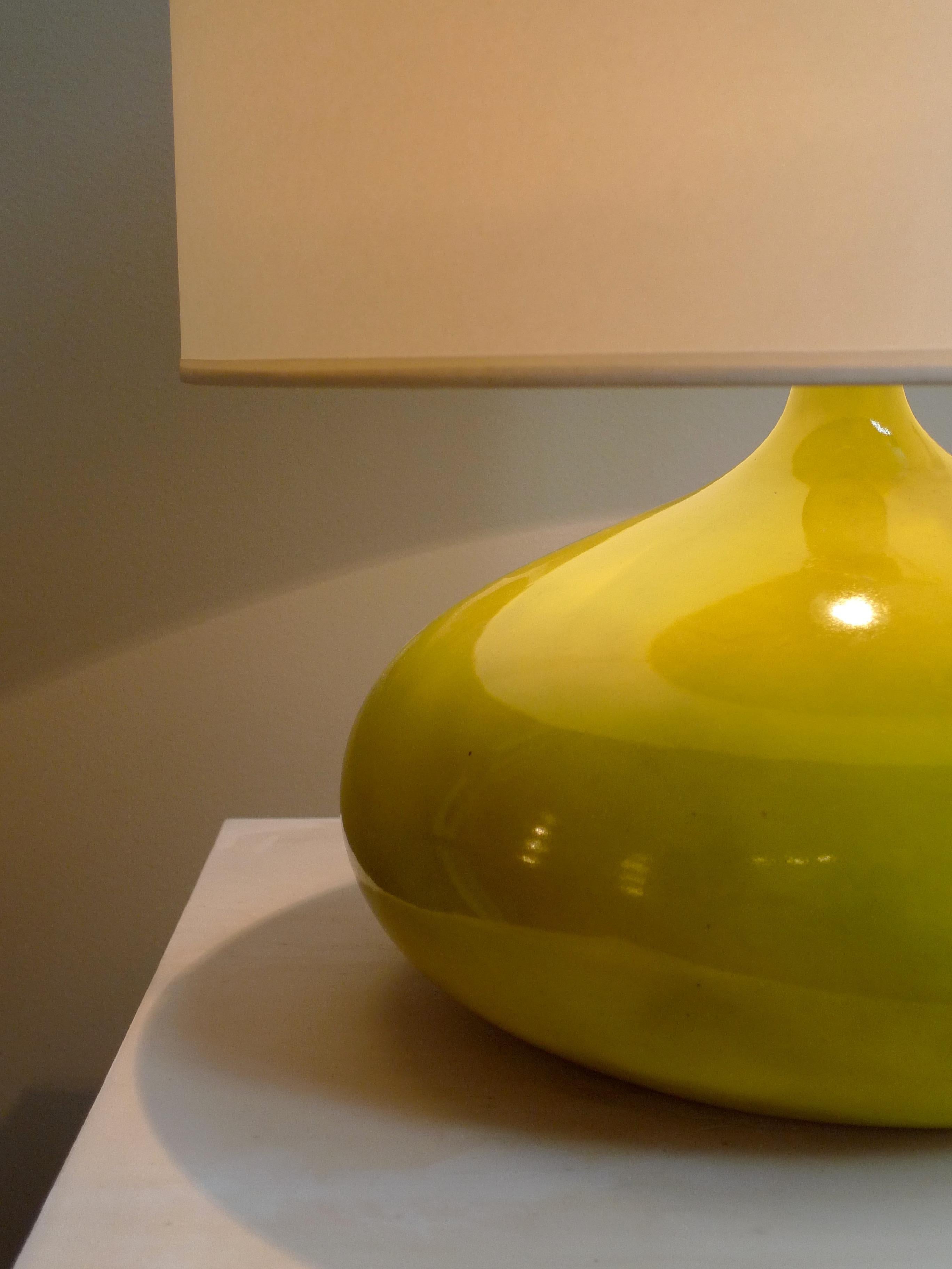 Green Ceramic Table Lamp by Jacques and Dani Ruelland, circa 1960 In Good Condition For Sale In Paris, FR