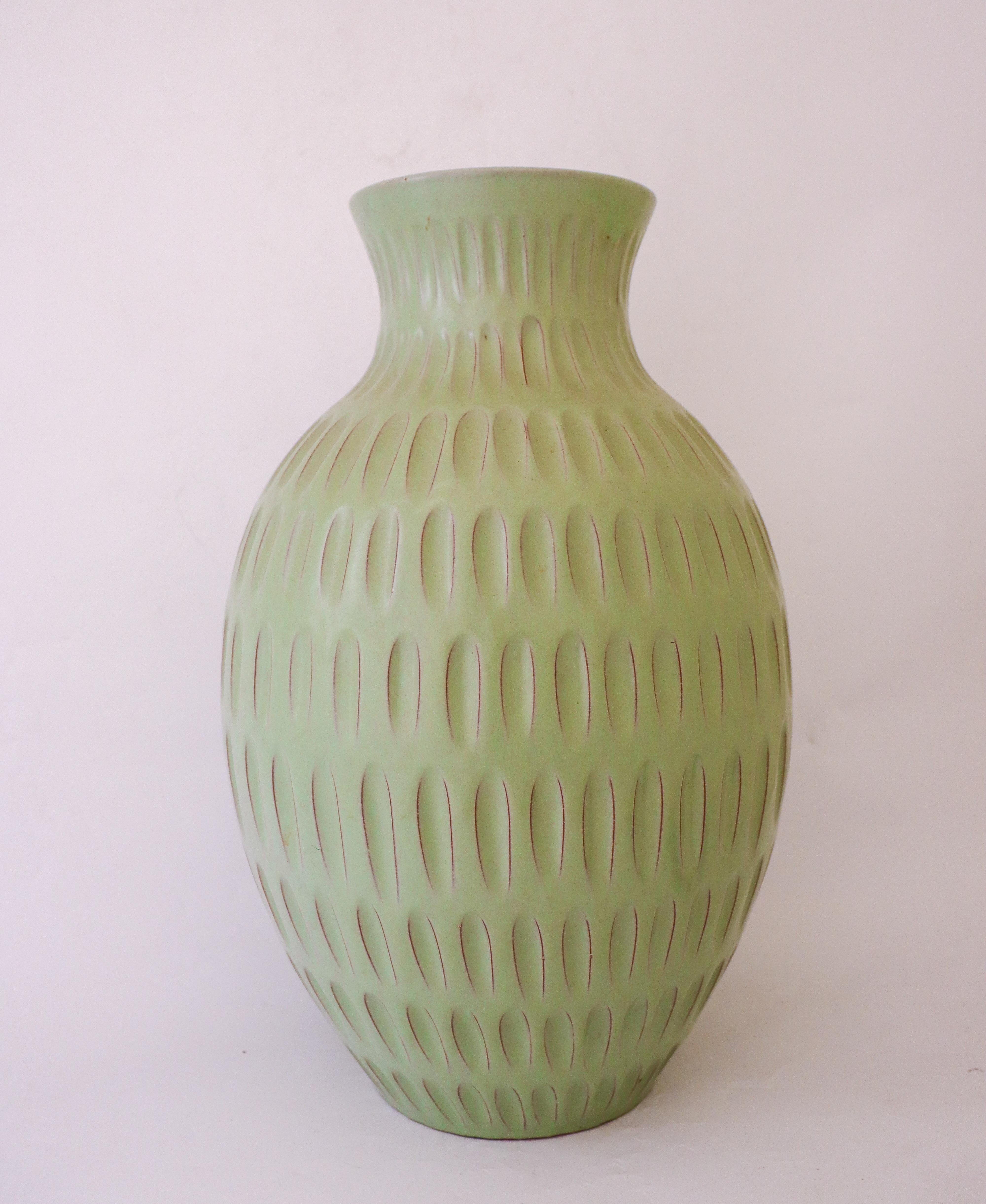 Céramique Vase vert Anna-Lisa Thomson - Upsala Ekeby - années 1940 en vente