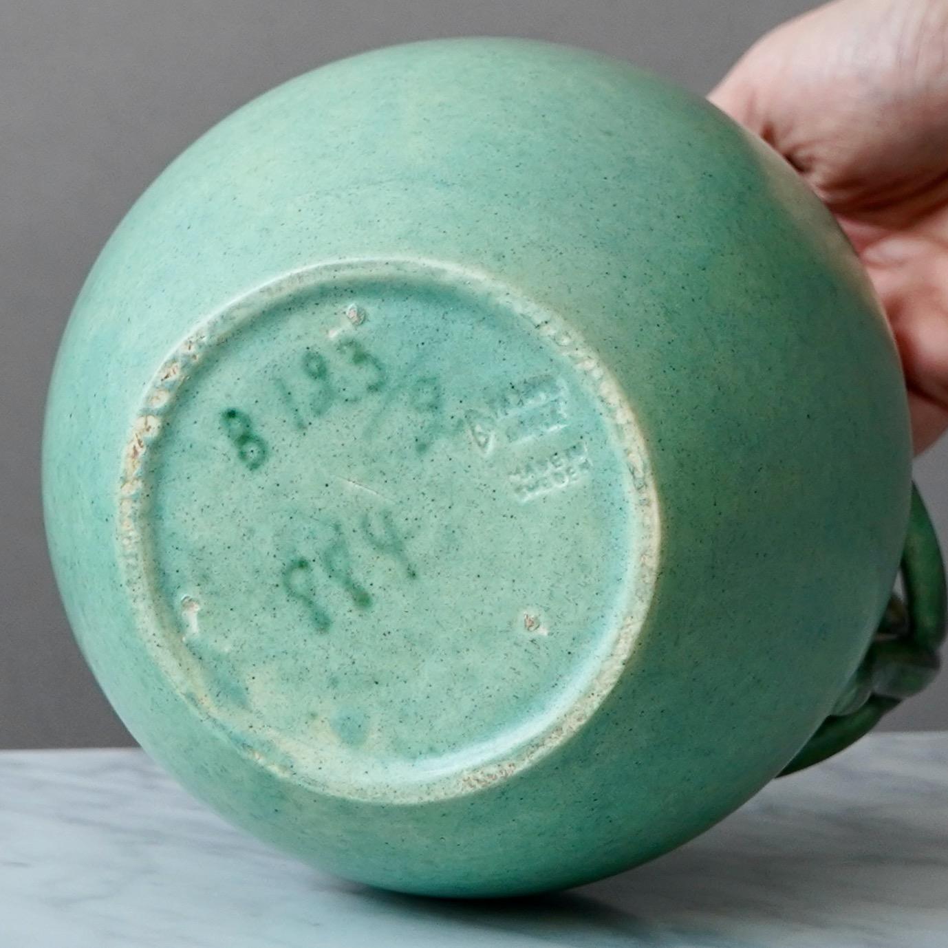 Green Ceramic Vase by Eva Jancke Bjork for Bo Fajans, Sweden, 1940s For Sale 3