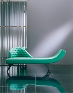 JOSEPHINE Chaise Longue de satén verde con respaldo acolchado Capitonnè - Roble negro