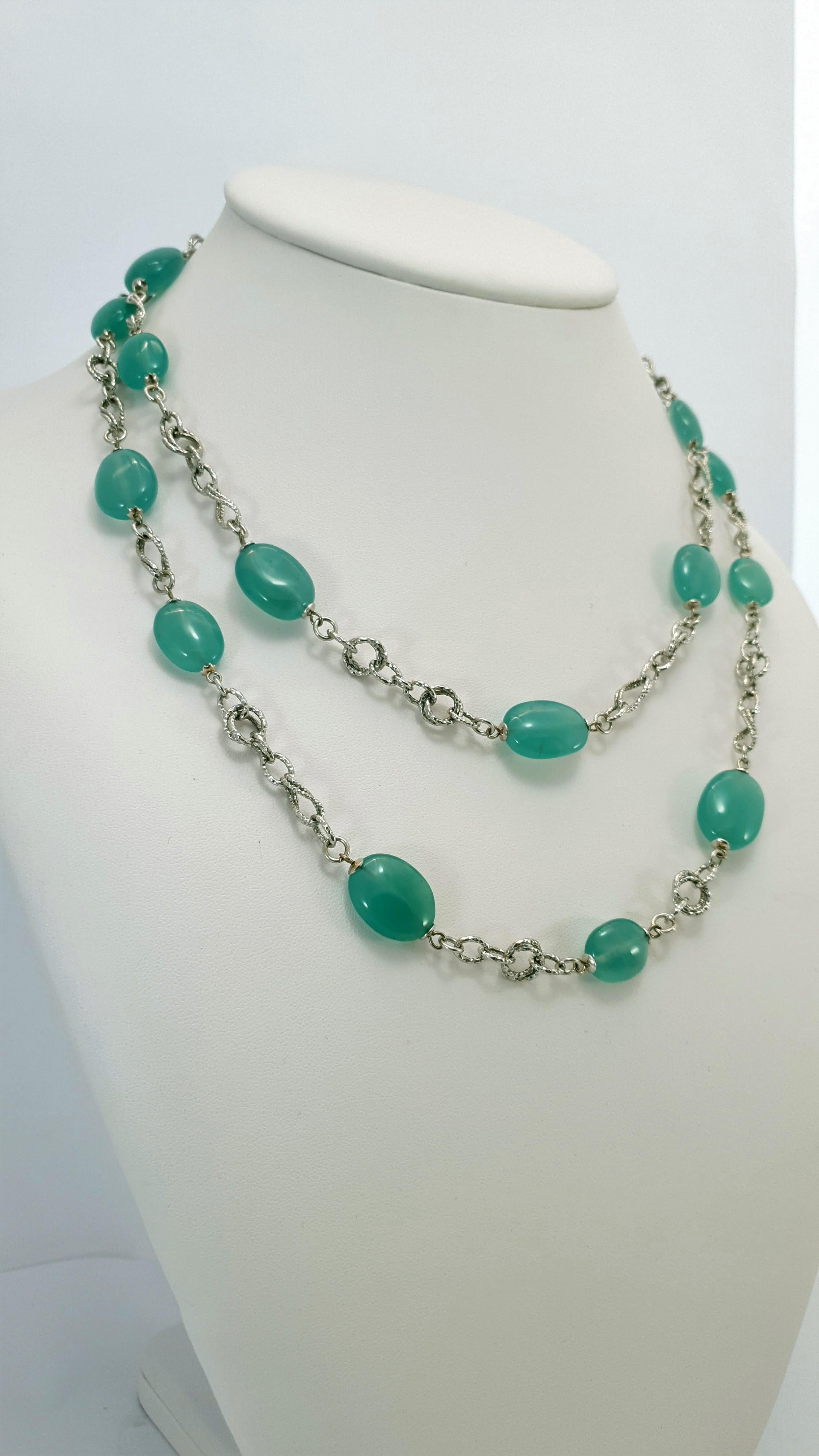 Green Chalcedony Baroque Bead Necklace with 18 Carat White Gold In New Condition For Sale In Kirschweiler, DE