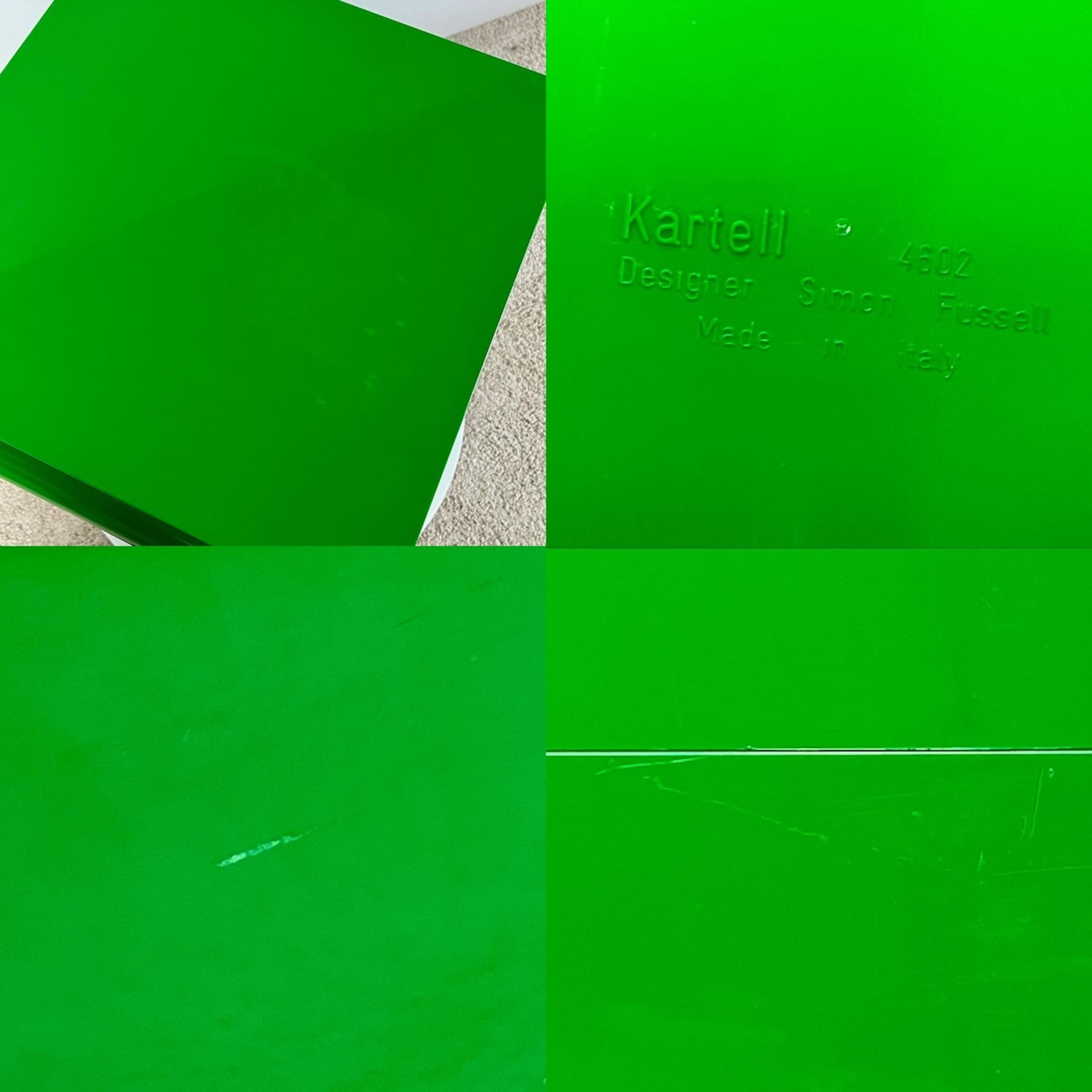 The Vintage Kartell 70s chest of drawers, model 4602 by Simon Fussell, embodies the essence of refined 1970s Italian design. This exquisite modular piece, crafted from green plastic, features four generously sized drawers on discreet wheels,