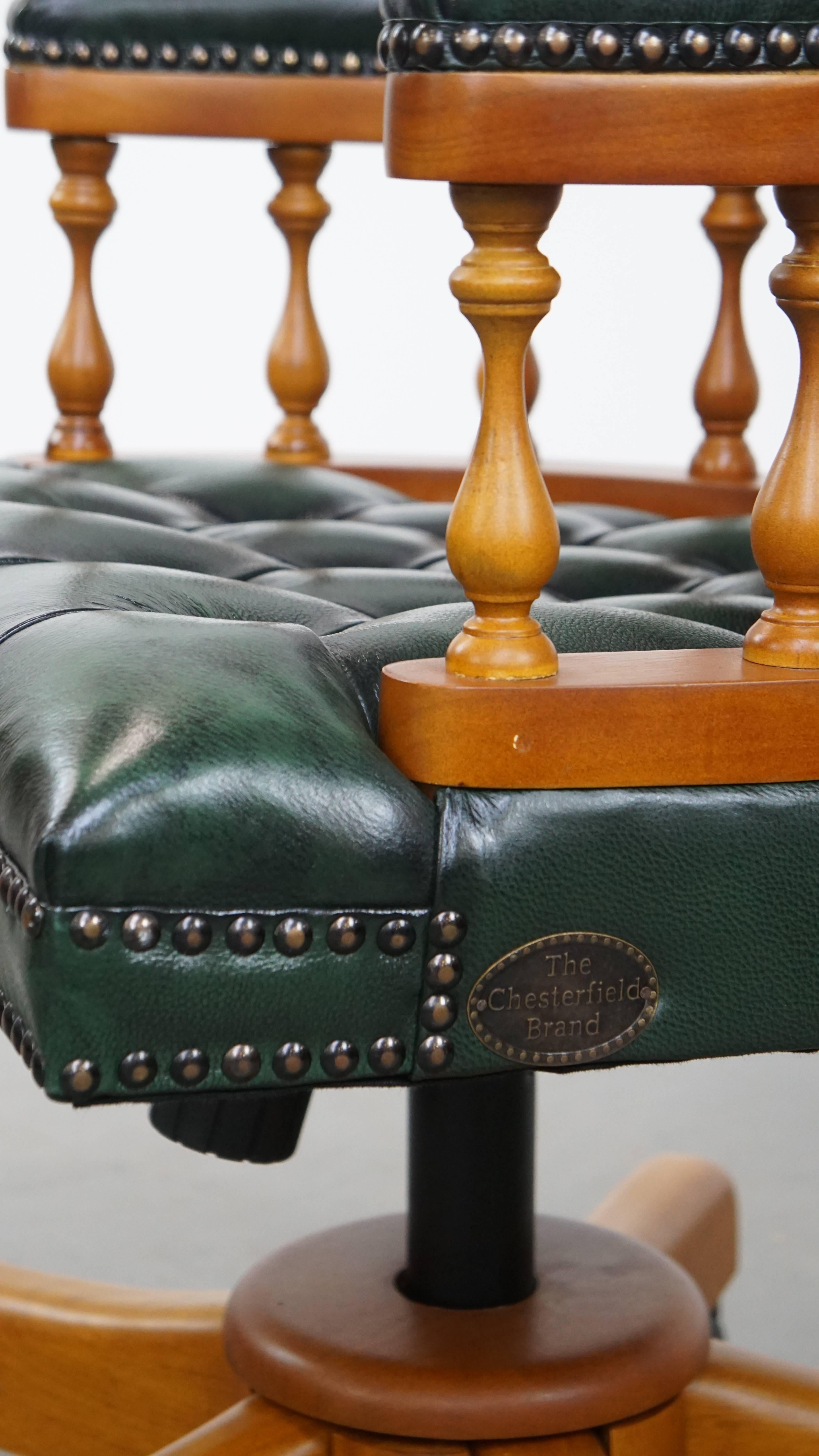 Grüner Chesterfield Bürostuhl aus Rindsleder auf Rollen im Angebot 6