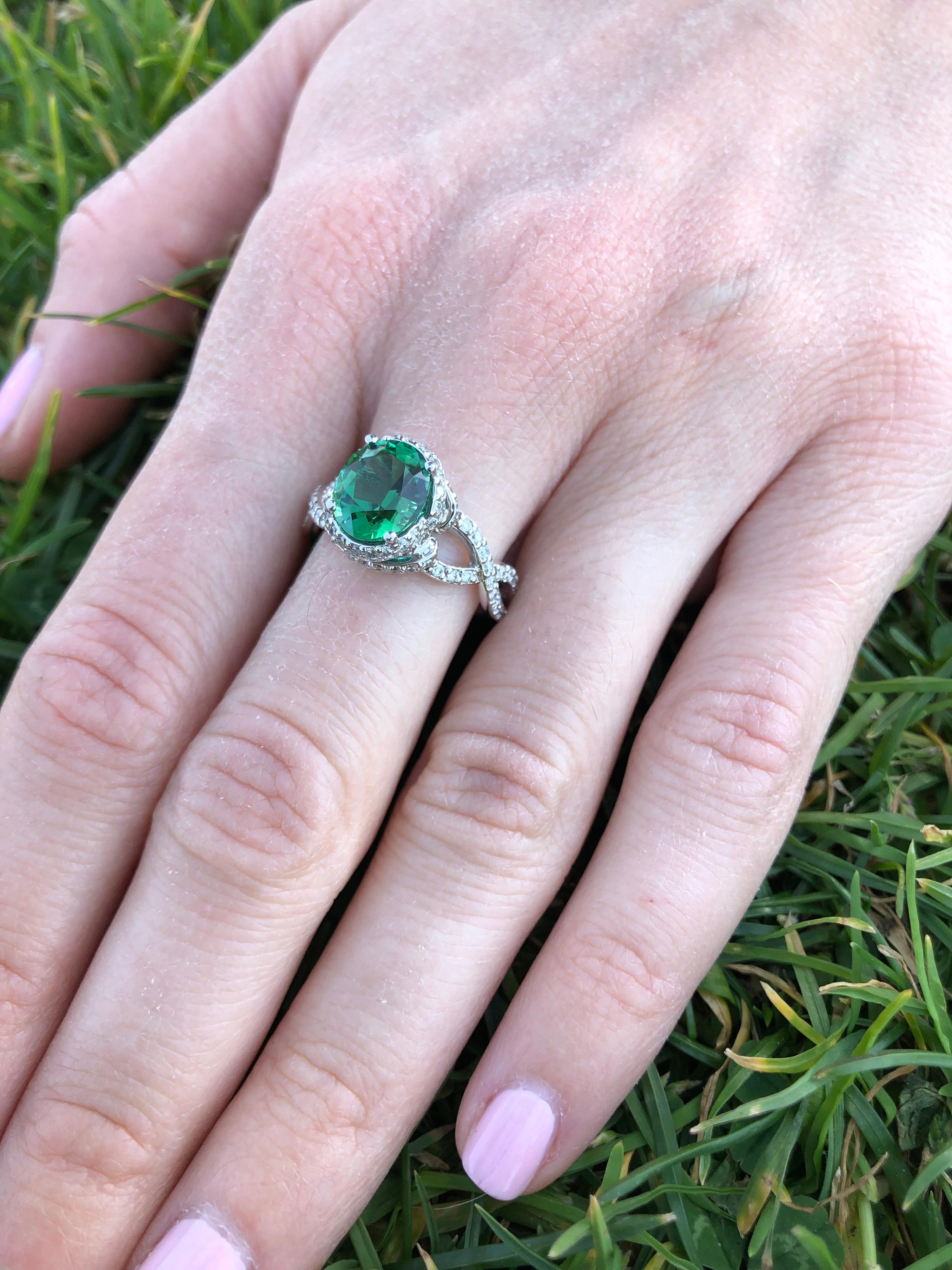 Ovaler Ring mit grünem grünem Chrom-Turmalin 1,97 Karat im Angebot 2