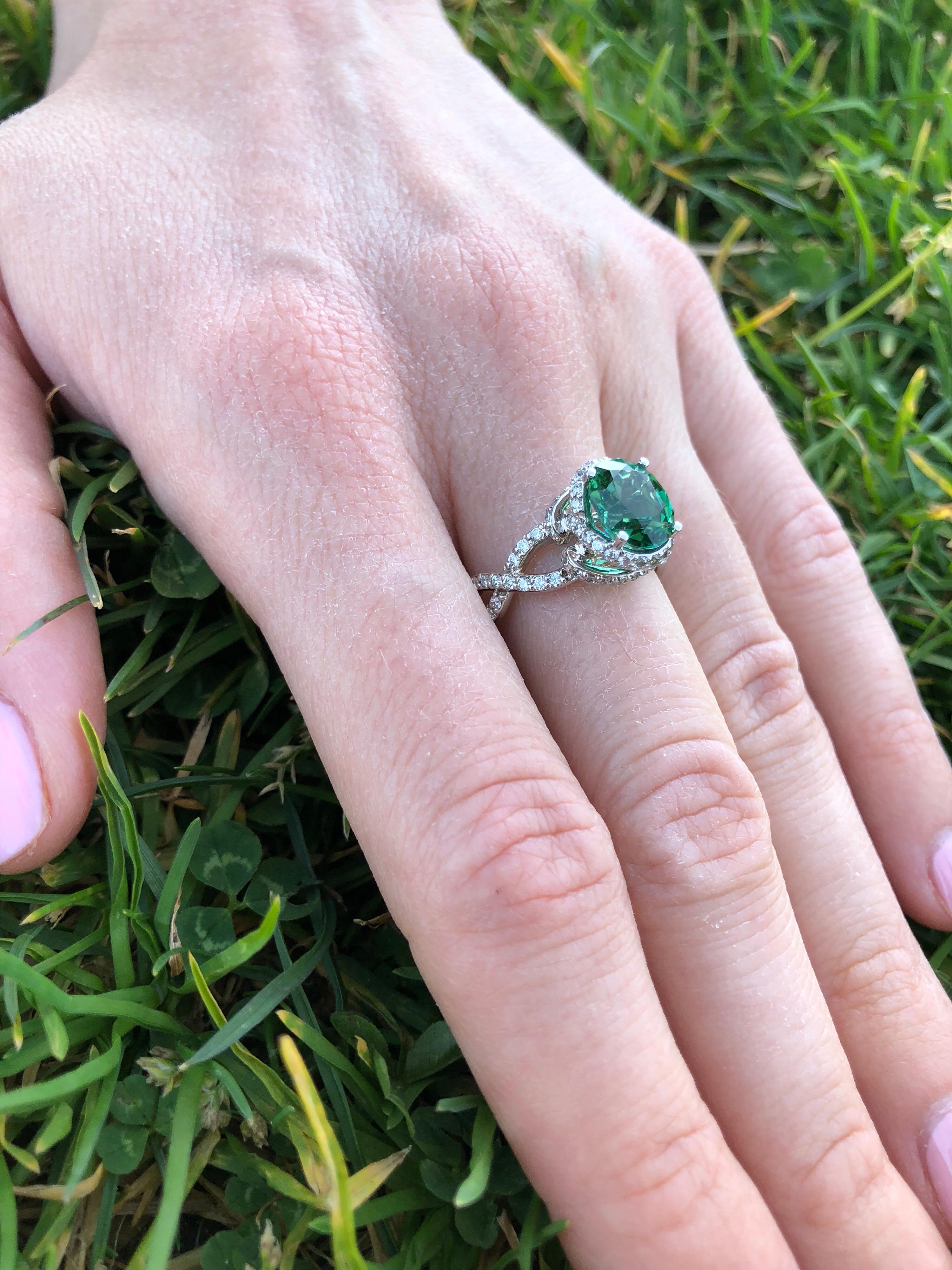 Bague en tourmaline verte chromée ovale de 1,97 carat en vente 4