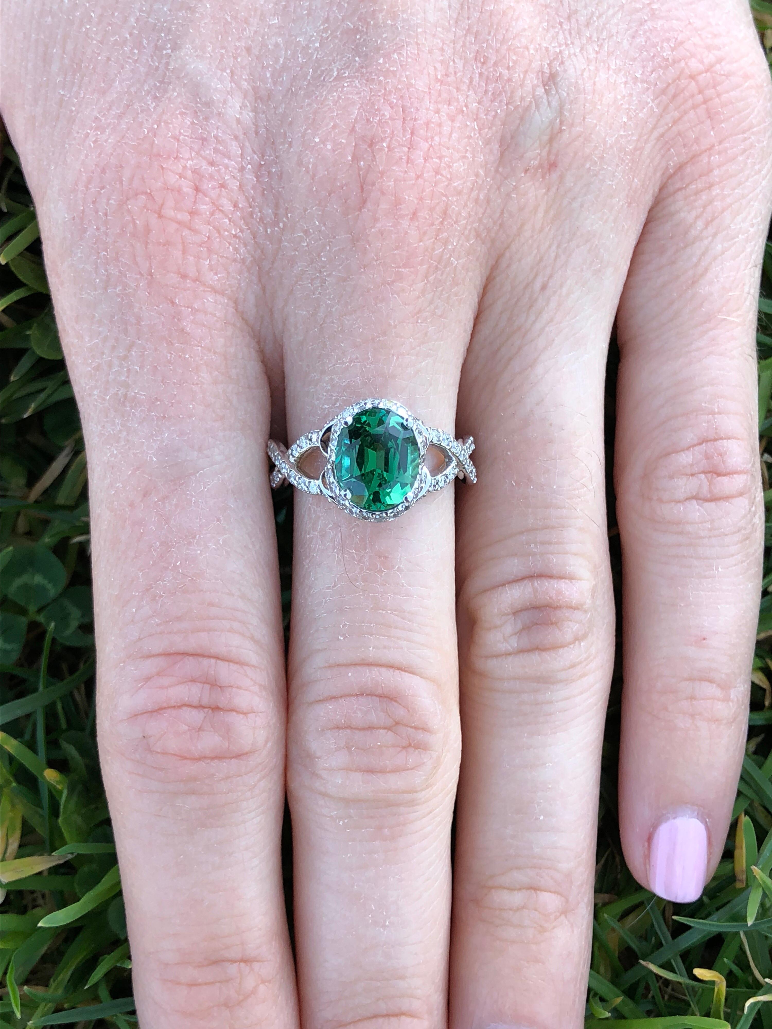 Green Chrome Tourmaline Ring 1.97 Carat Oval In New Condition For Sale In Beverly Hills, CA