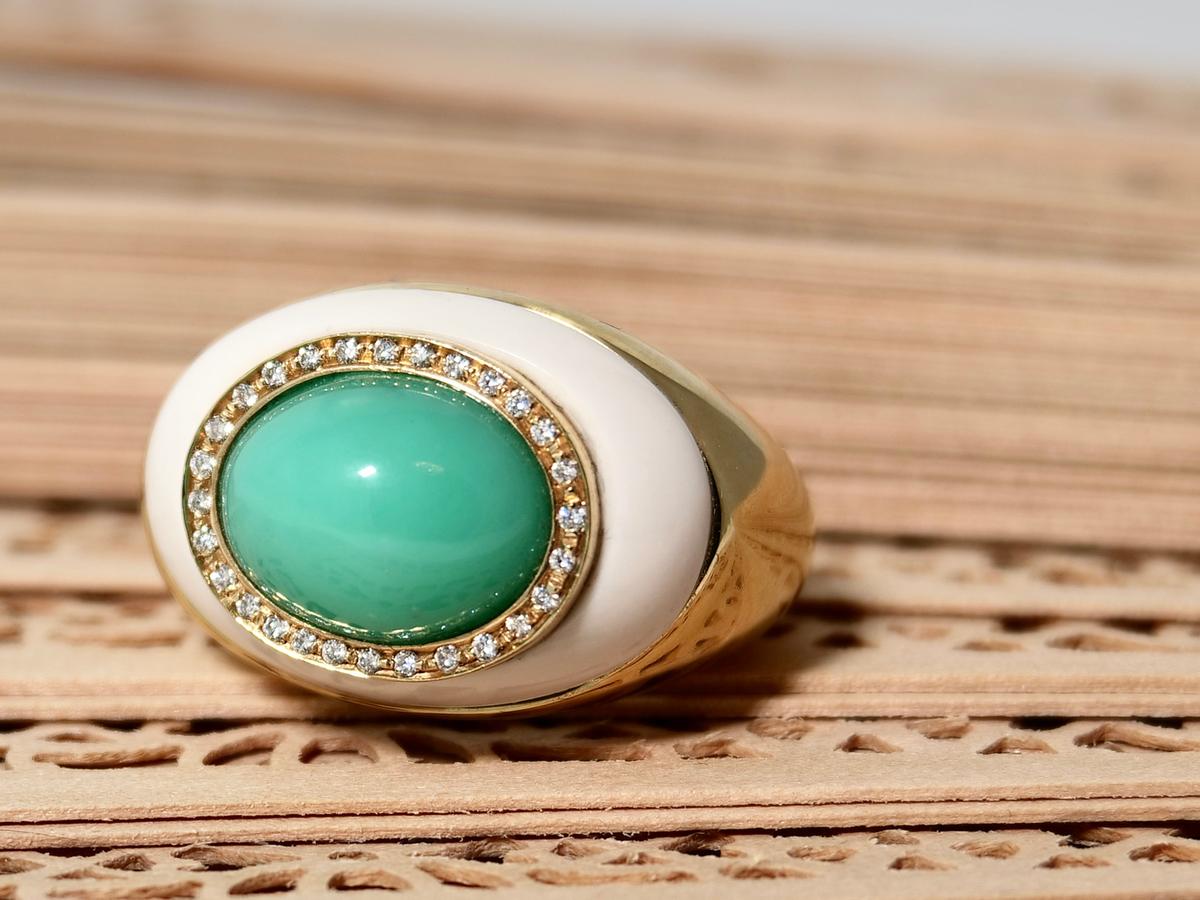 •	Handmade by a fifth generation Italian Goldsmith
•	15ct Cabochon Chrysoprase, hand cut in our house Italian workshop
•	18kt Yellow Gold
•	30 White Diamonds (0,13ct VS-G)

This beautiful ring just makes me smile, imagine putting it on and