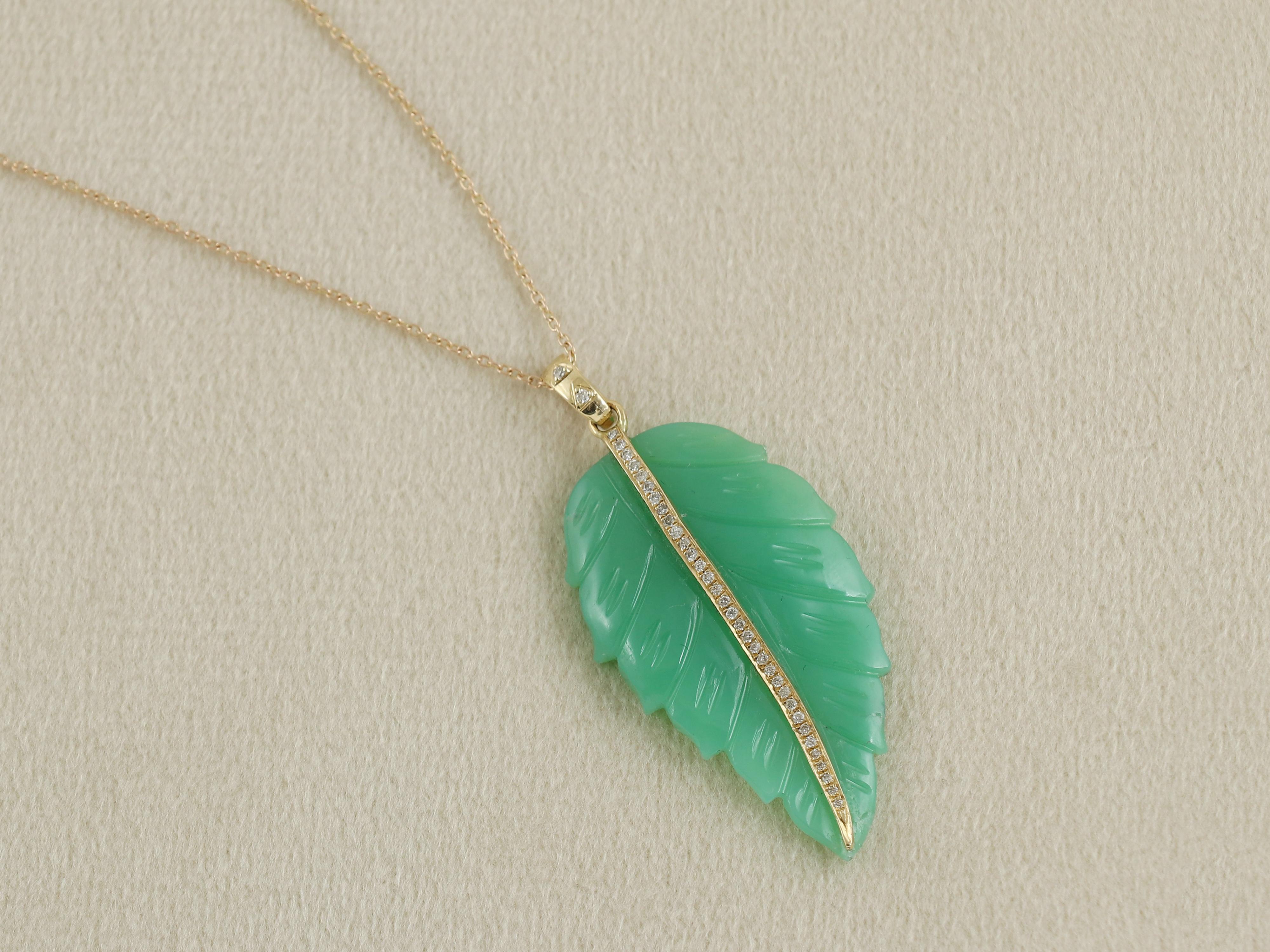 Ciondolo a forma di foglia di crisoprasio verde con diamanti in oro 18 carati in vendita 1
