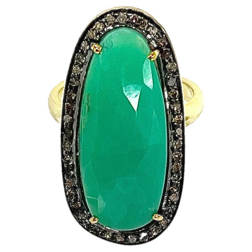 Description
Vivid green faceted Chrysoprase surrounded with pave diamonds in a contrasting black rhodium frame sets off the green, giving the ring and edgy modern look.
Item #R032
For a complete look, pair it with matching earrings (Item# E2422),
