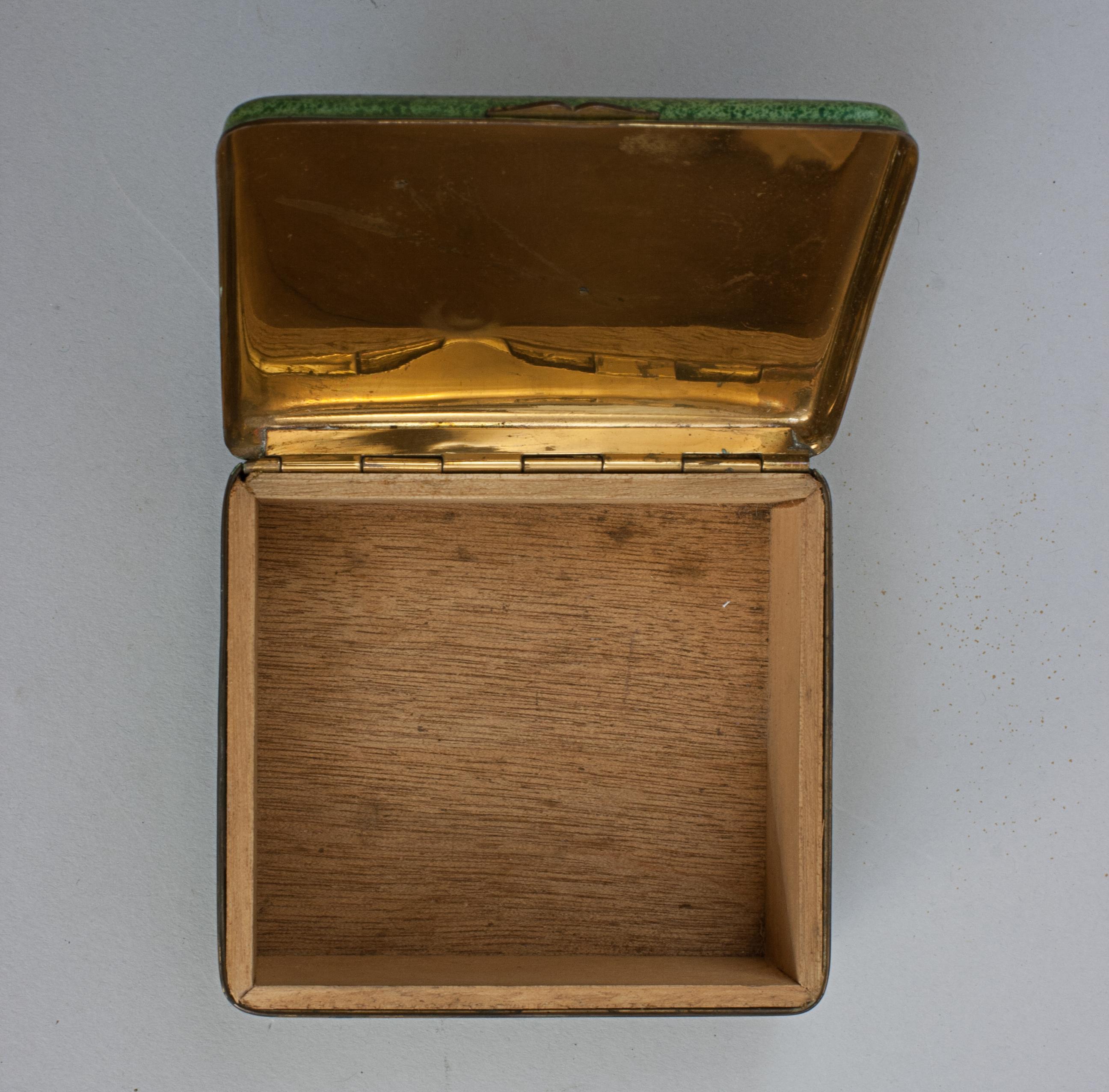 Caja Cigarett Verde Con Pelota De Golf Británico en venta