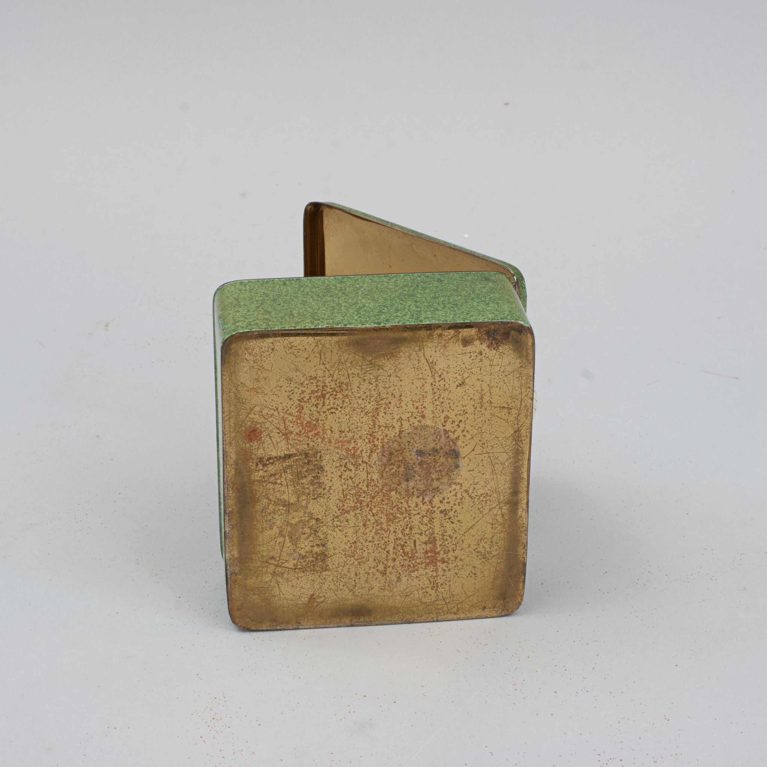 Caja Cigarett Verde Con Pelota De Golf siglo XX en venta