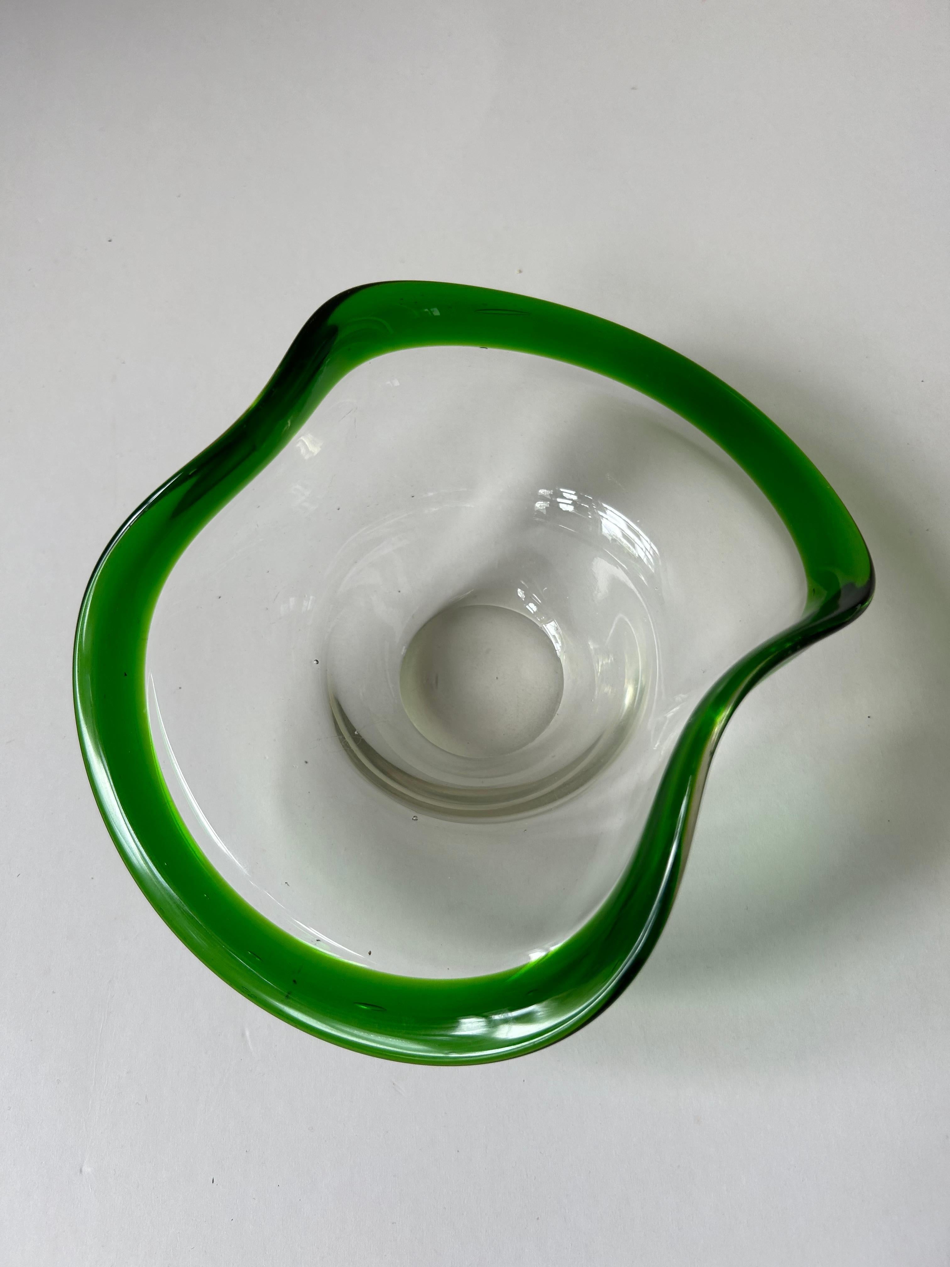 Green / Clear Murano Glass Bowl, Italy 1960s In Good Condition For Sale In Barcelona, ES