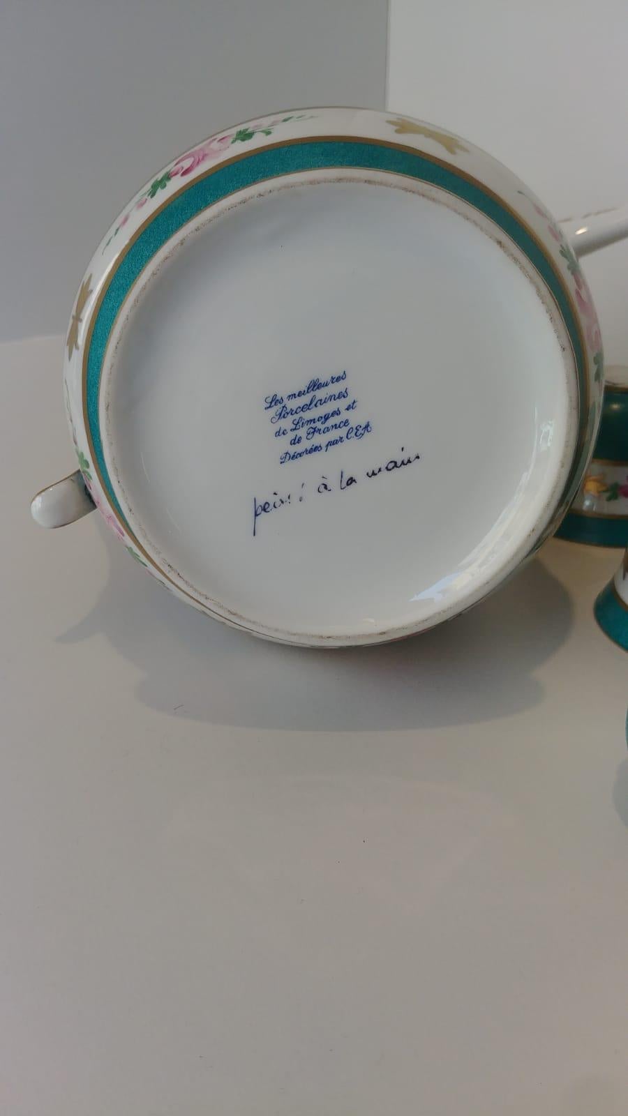 Servizio da caffè verde per sei persone, porcellana Limoges finemente decorata, XX secolo in vendita 4