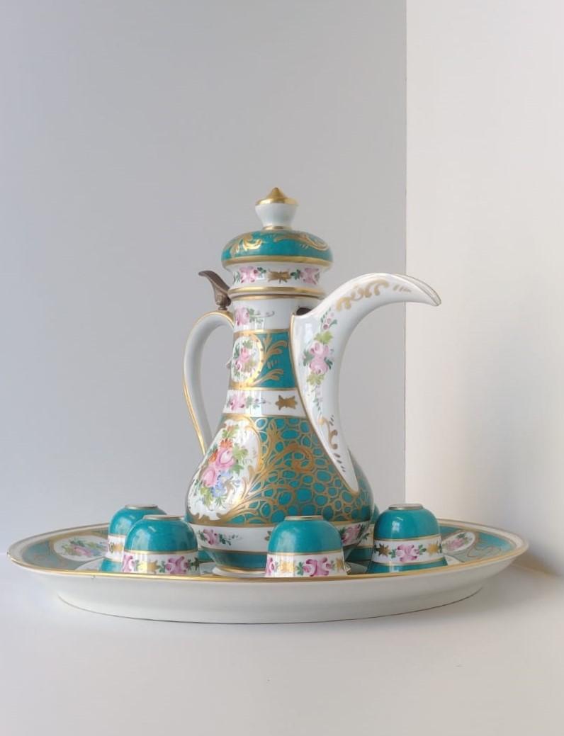 Luigi XIV Servizio da caffè verde per sei persone, porcellana Limoges finemente decorata, XX secolo in vendita