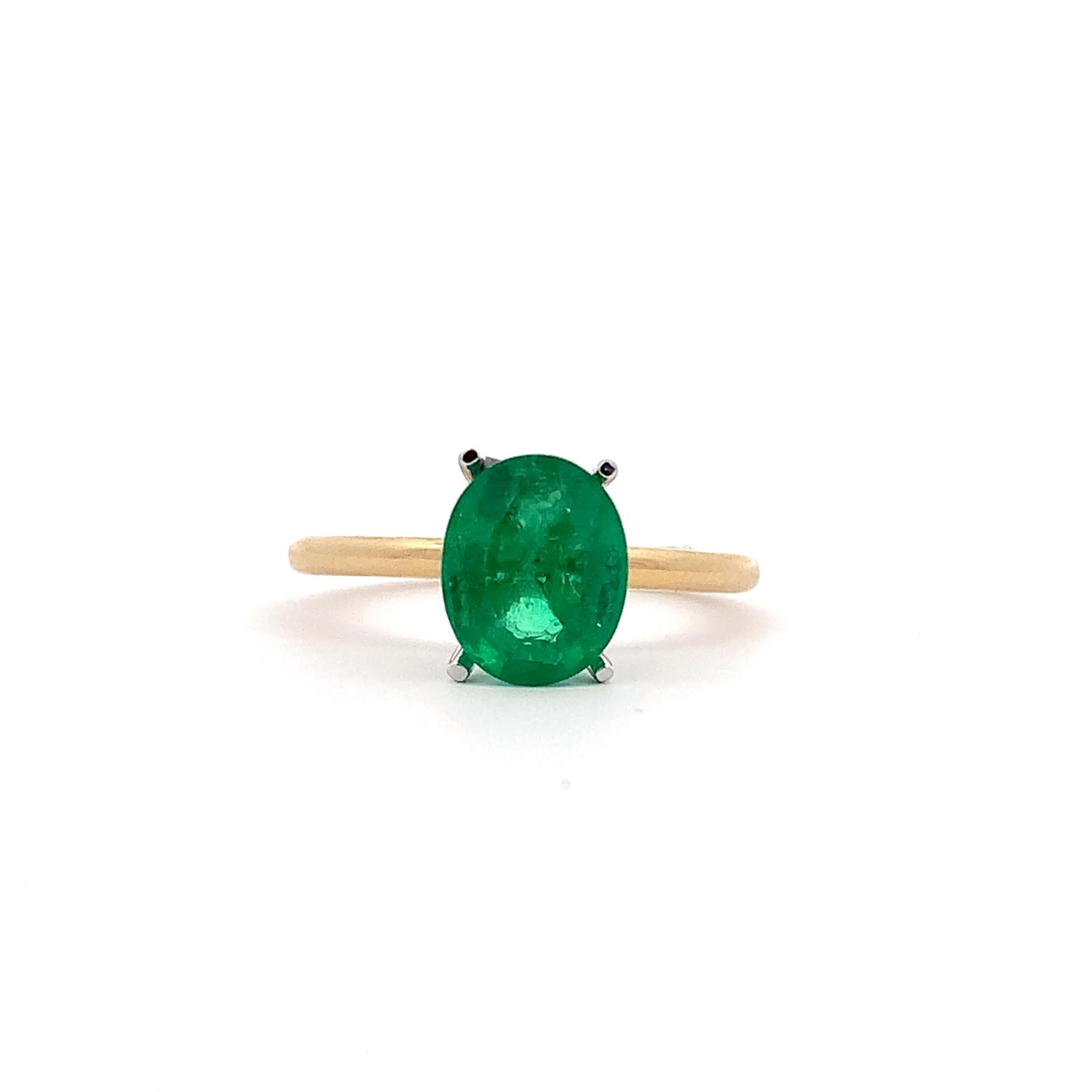 Oval Cut Green Colombian emerald engagement ring 18k yellow gold For Sale