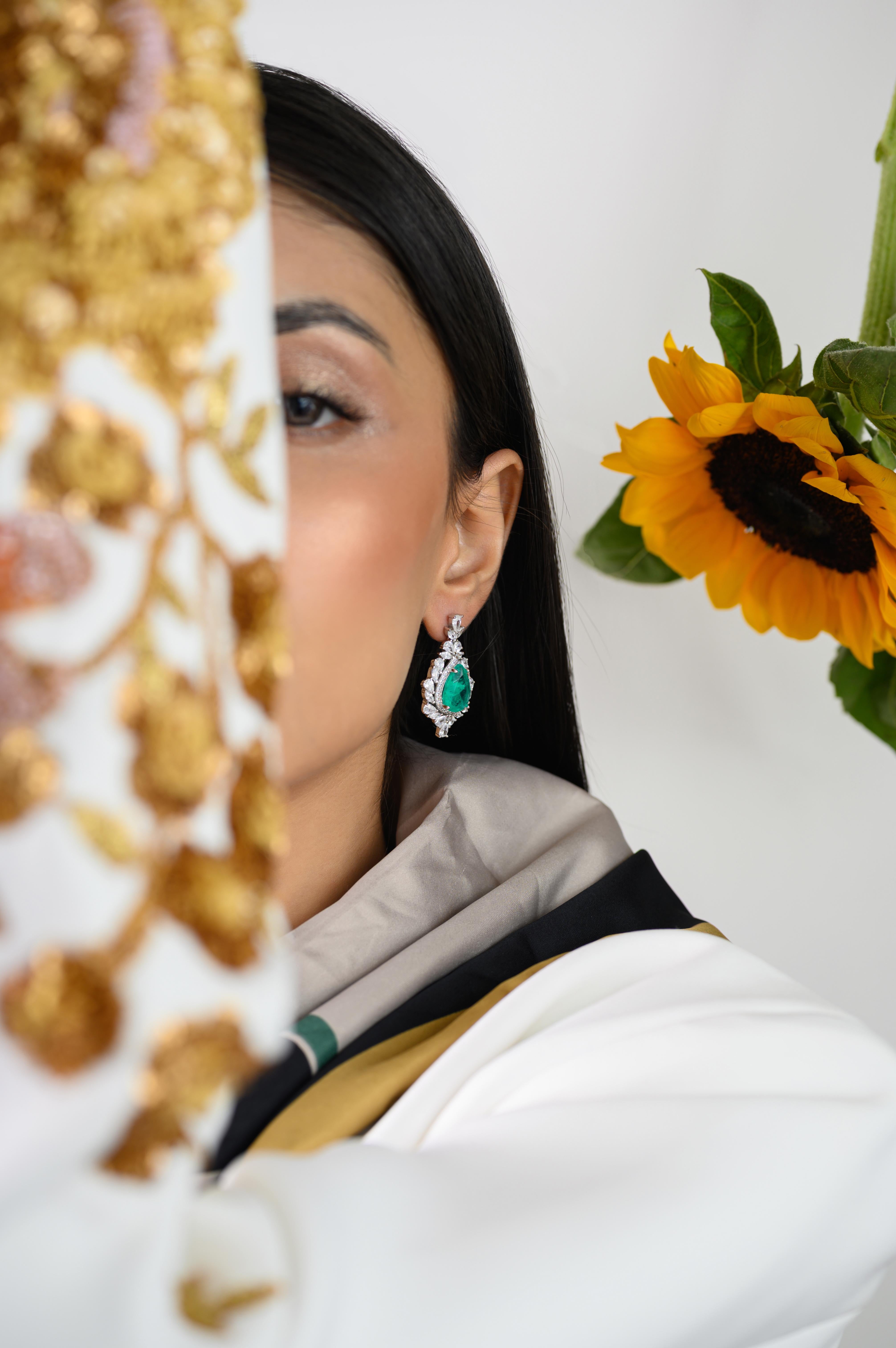 Mixed Cut Green Color Rhinestone Tear Drop Earrings for Gifts Jewelry in 925 Silver For Sale