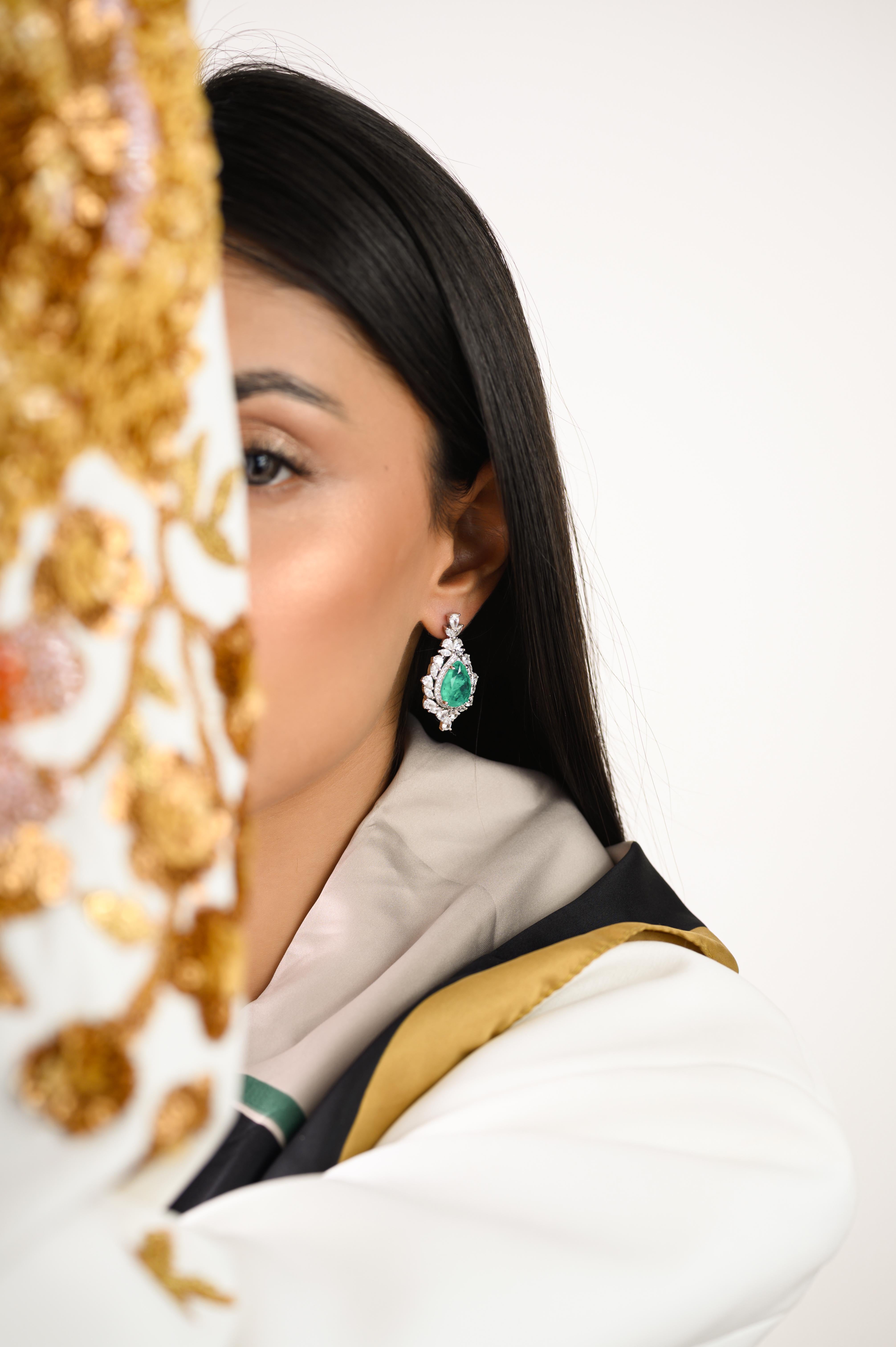 Women's Green Color Rhinestone Tear Drop Earrings for Gifts Jewelry in 925 Silver For Sale