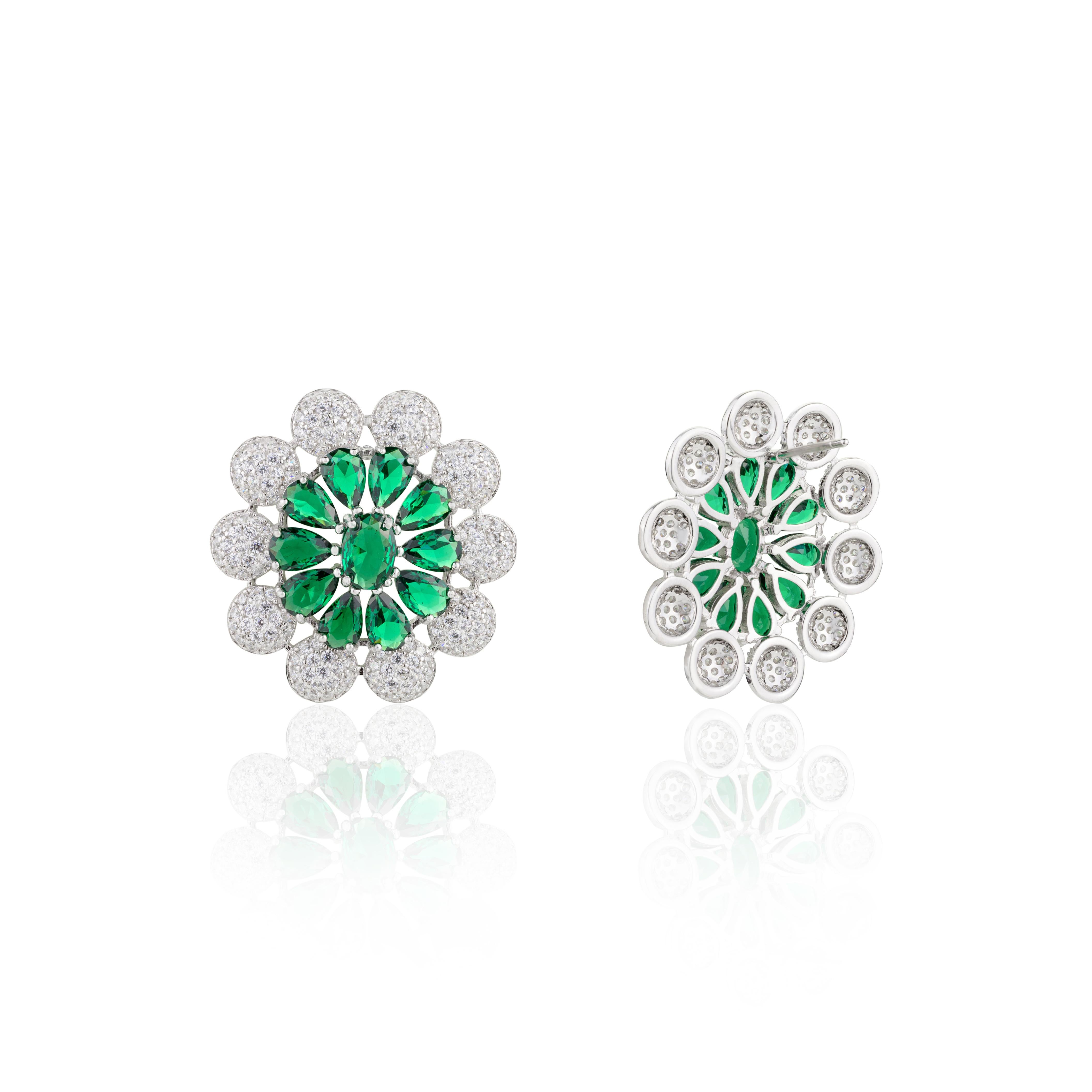 Green Color Zircon Flower Stud Earrings in 925 Silver Fashion Jewelry for Mom In New Condition For Sale In New York, NY
