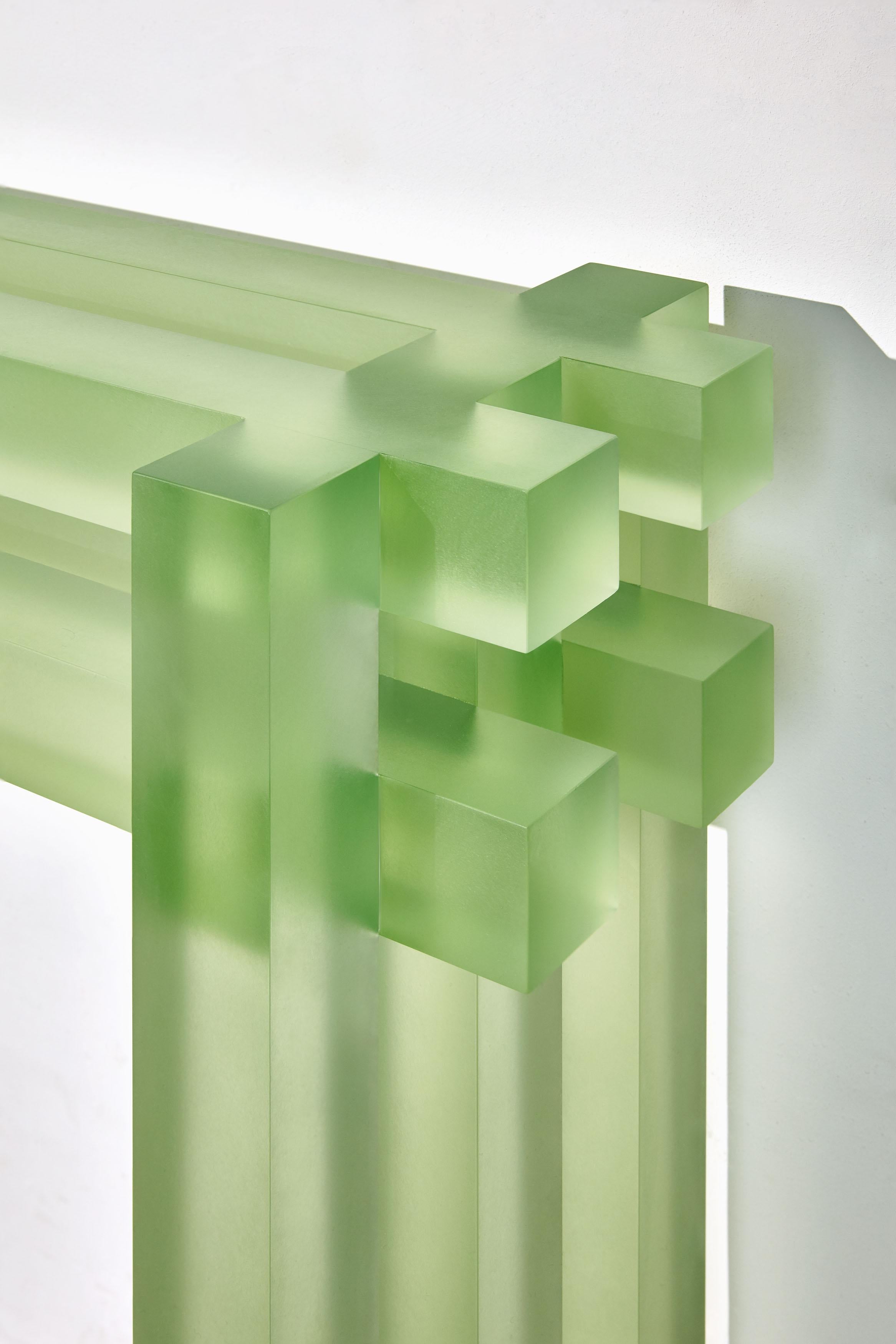 Consolle Greene & Greene di Laurids Gallée
Dimensioni: L 25cm, L 150cm, H 70cm
Materiali: Resina


Laurids Gallée è cresciuto in una famiglia di artisti a Vienna, in Austria, dove è stato esposto a diversi campi creativi fin dalla prima