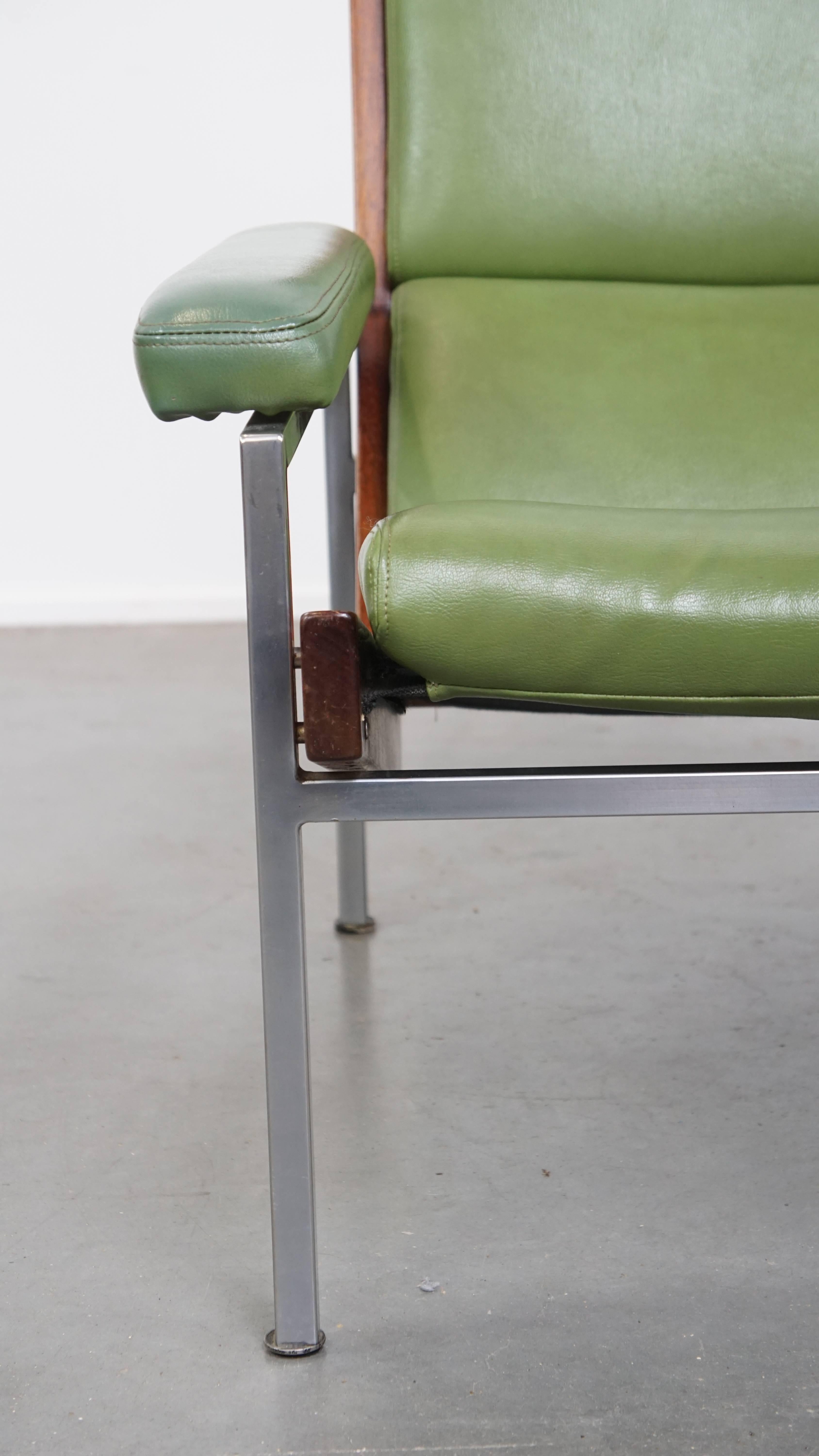 Green Cowhide Leather and Wooden Vintage Design Armchair For Sale 4