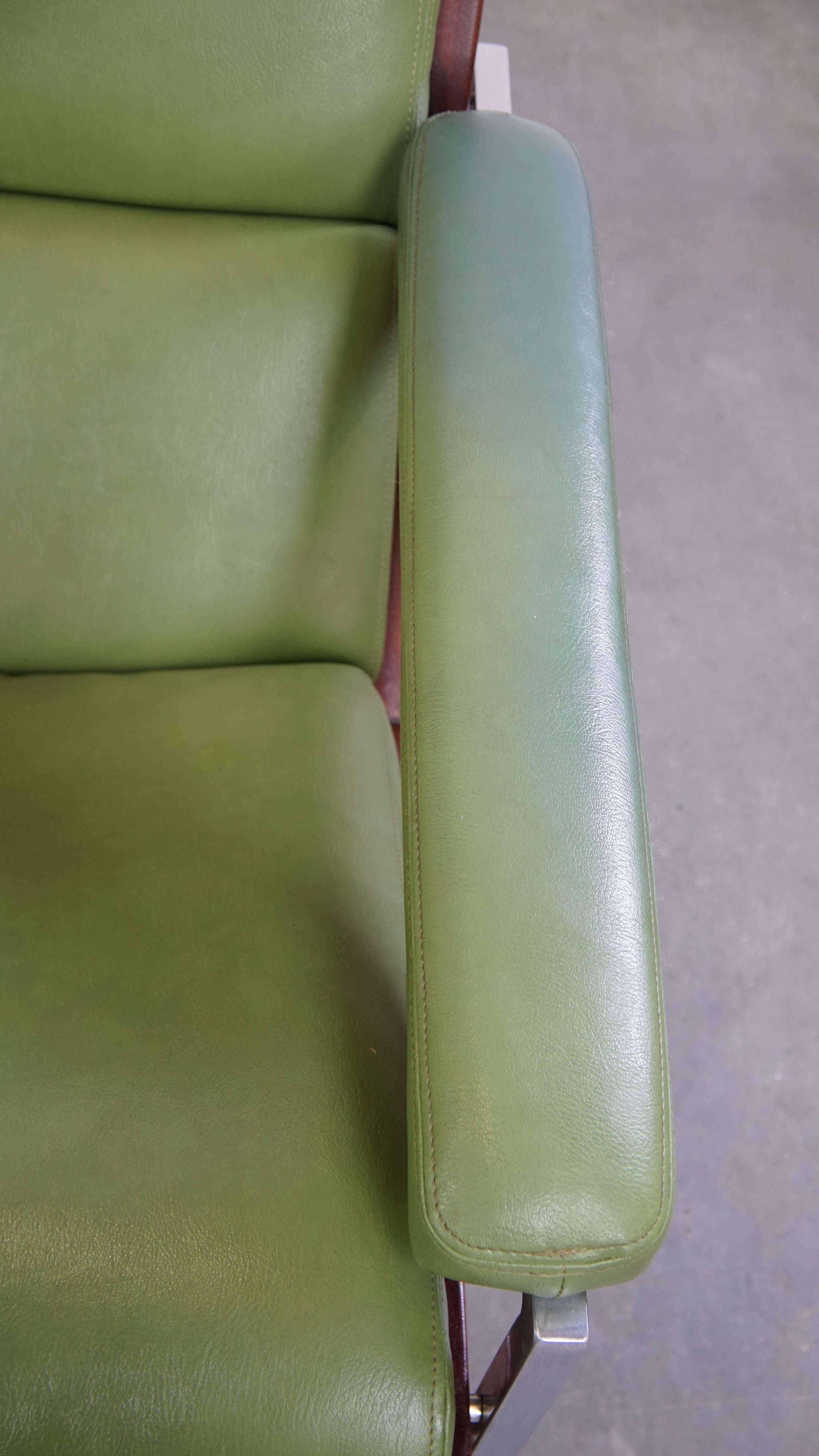 Green Cowhide Leather and Wooden Vintage Design Armchair For Sale 2