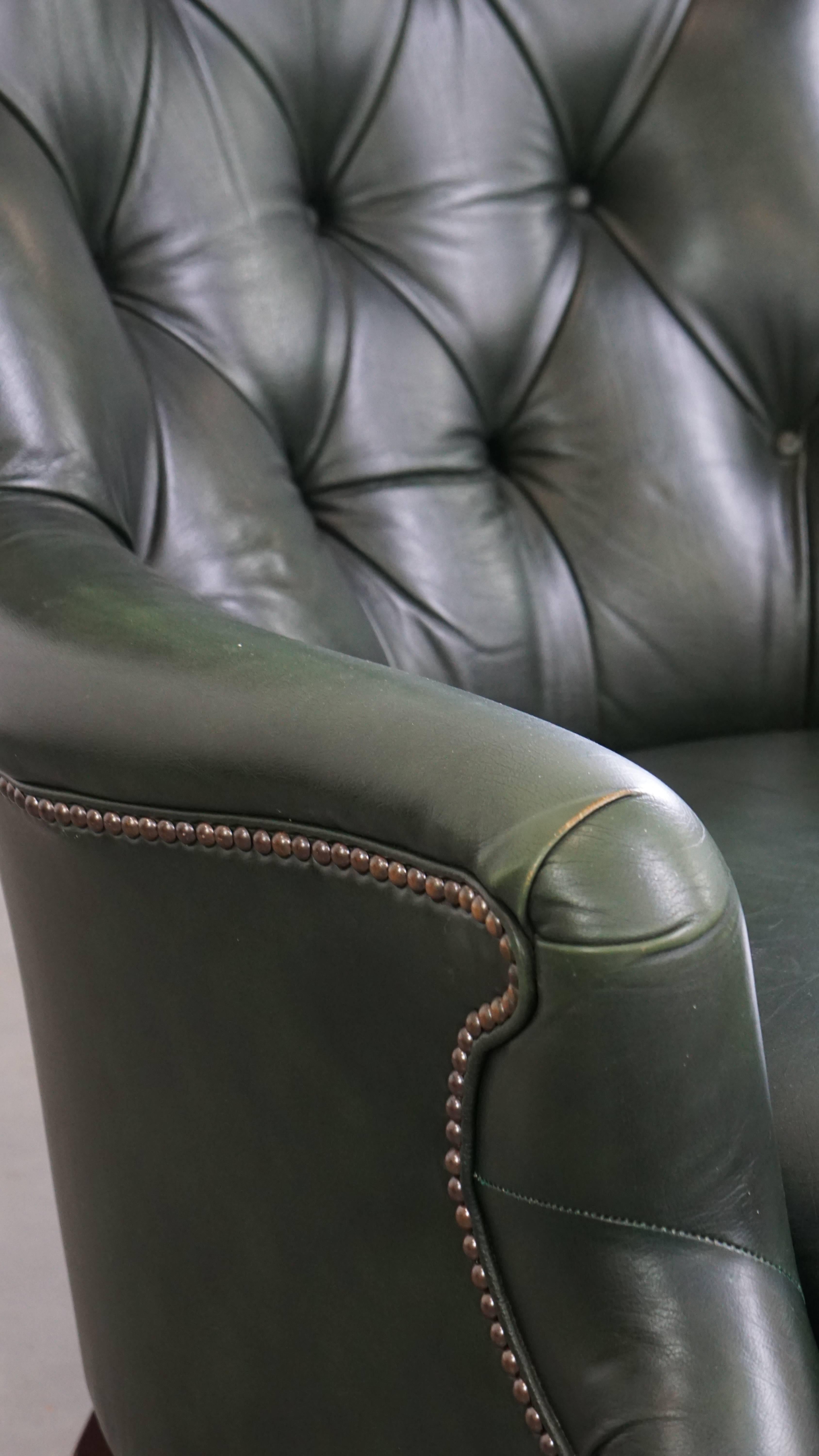 Poltrona Chesterfield in pelle di vacchetta verde in stile classico inglese in vendita 6