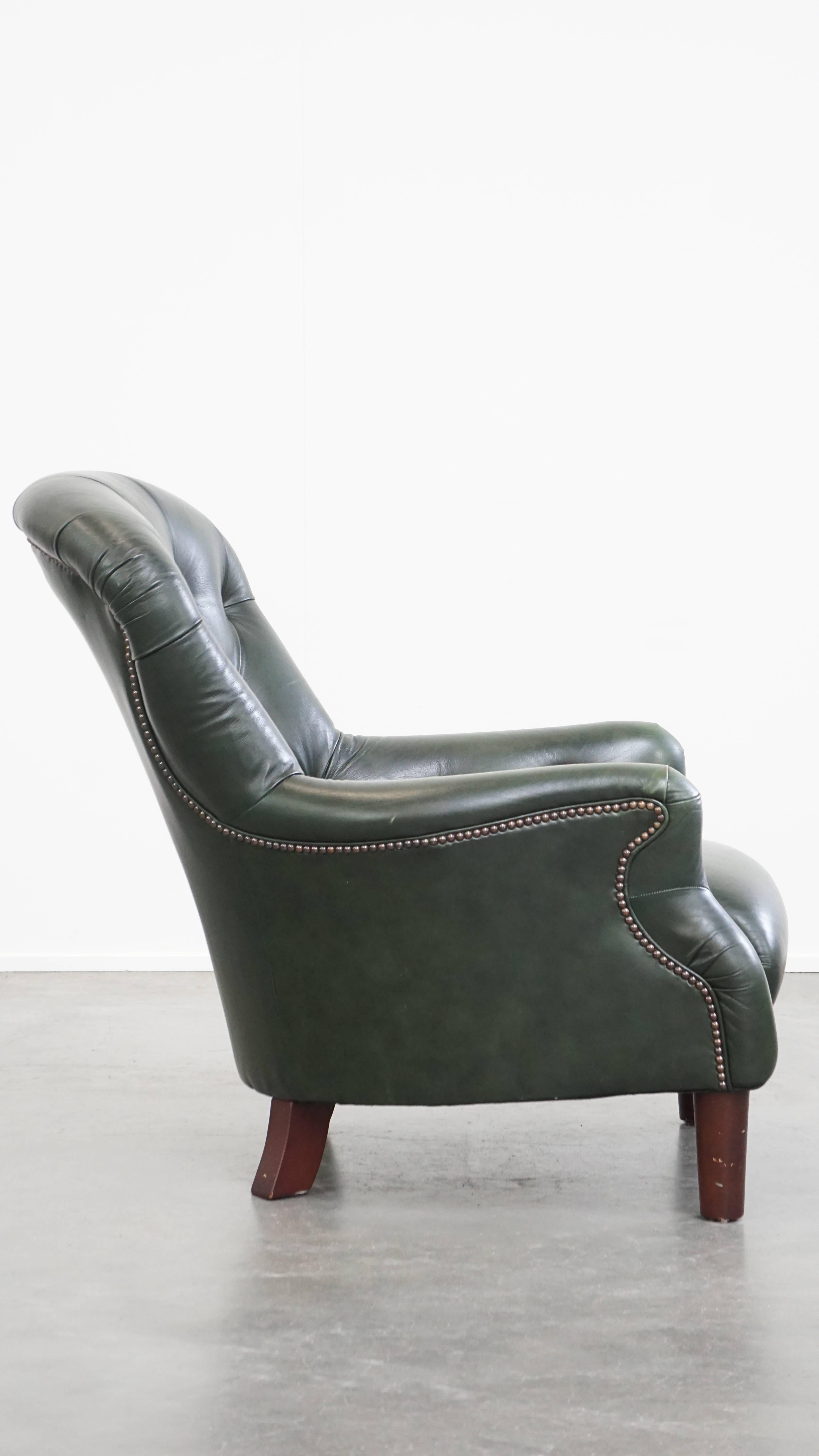Romano classico Poltrona Chesterfield in pelle di vacchetta verde in stile classico inglese in vendita