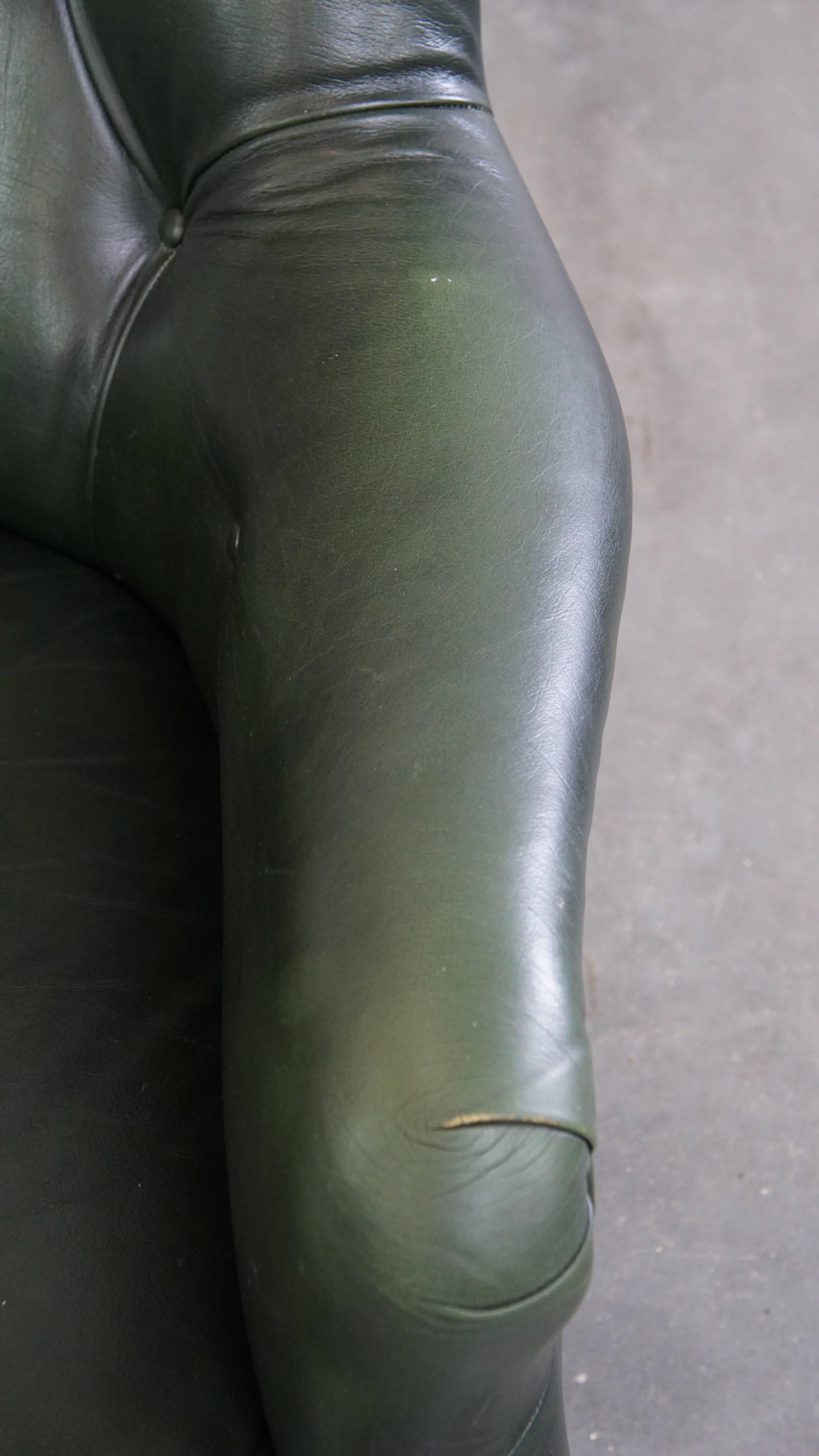 Poltrona Chesterfield in pelle di vacchetta verde in stile classico inglese in vendita 1
