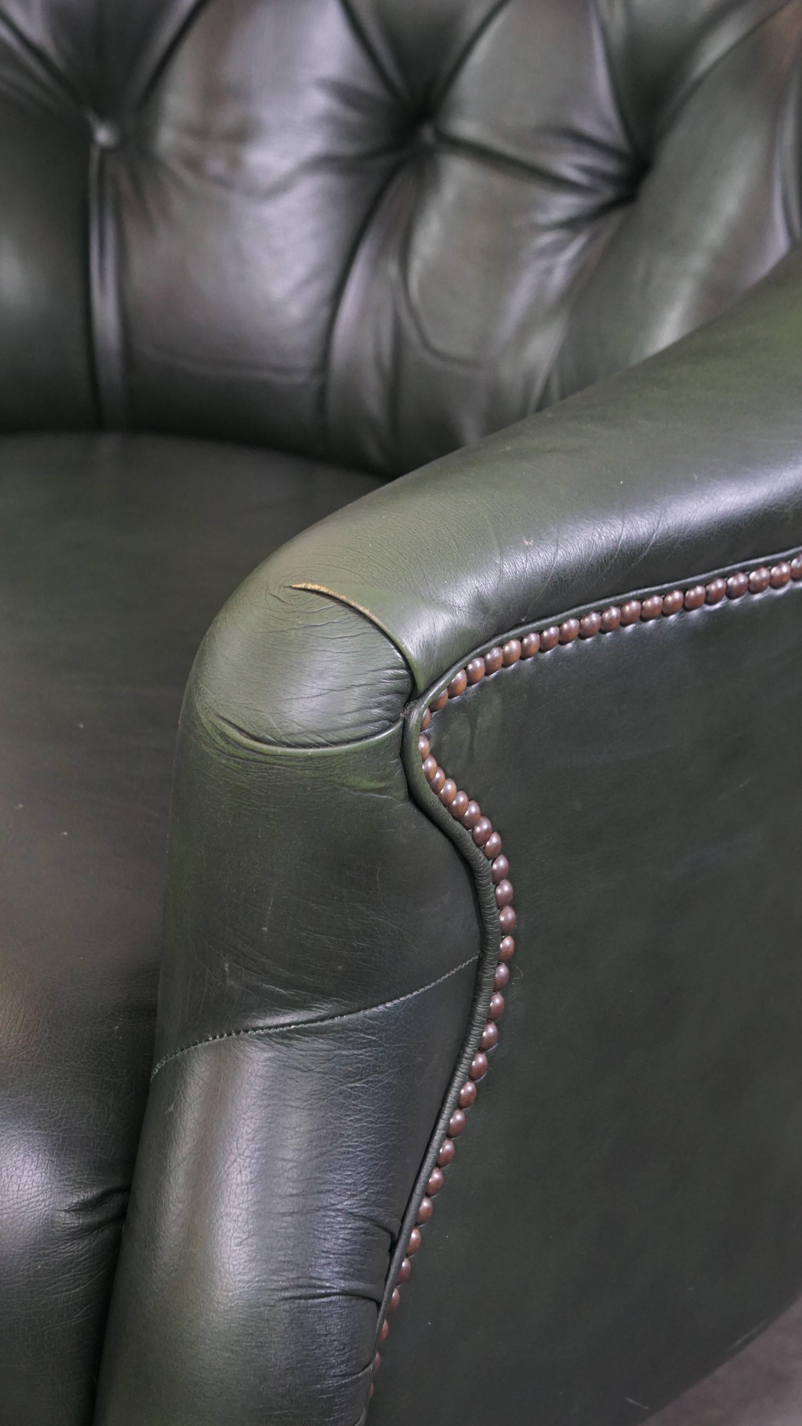 Poltrona Chesterfield in pelle di vacchetta verde in stile classico inglese in vendita 2